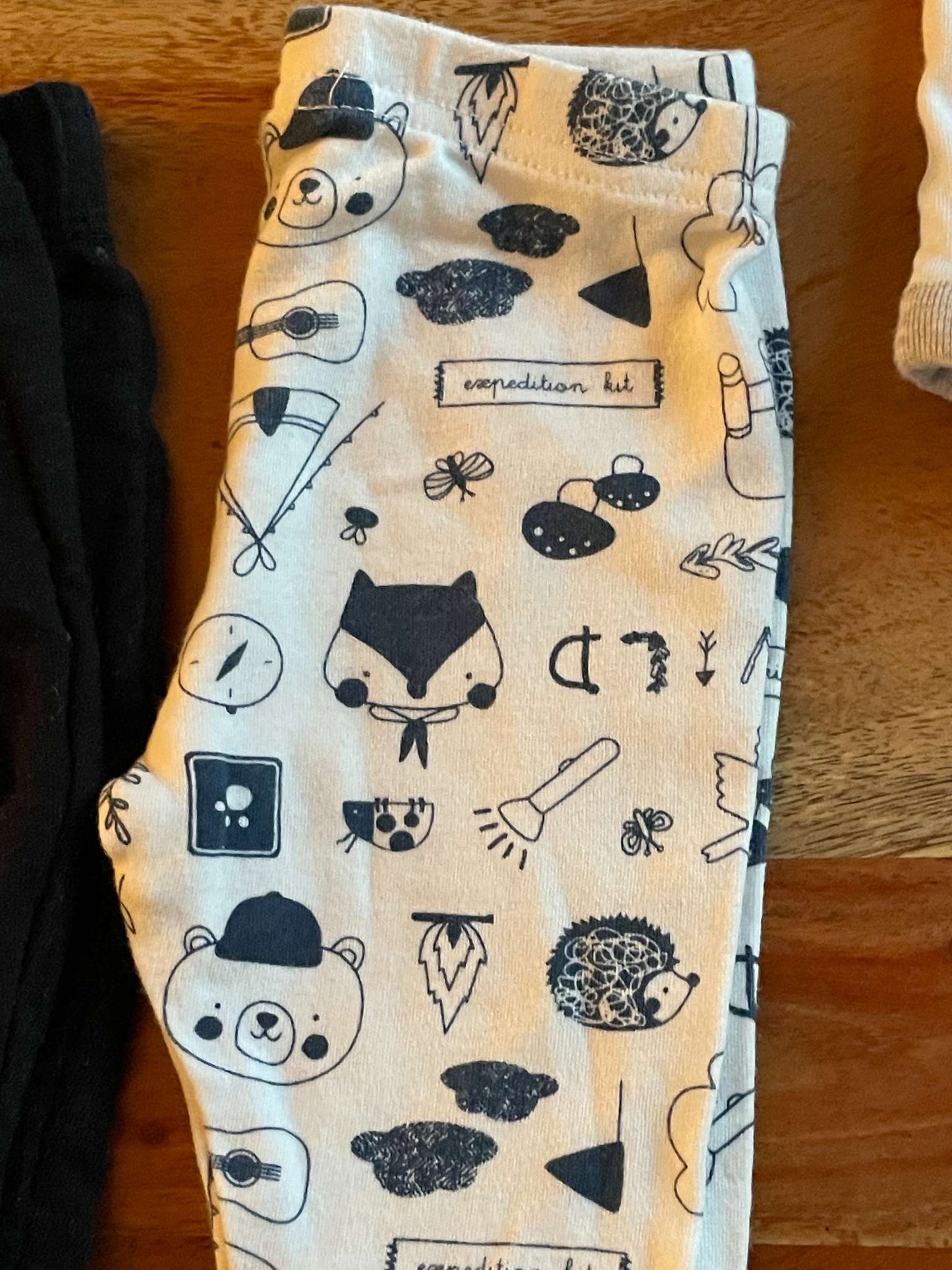 Newborn-3month LIKE NEW Clothing Bundle - Socks, Reversible Summer Hat, Sandals, and more...., Kids Newborn