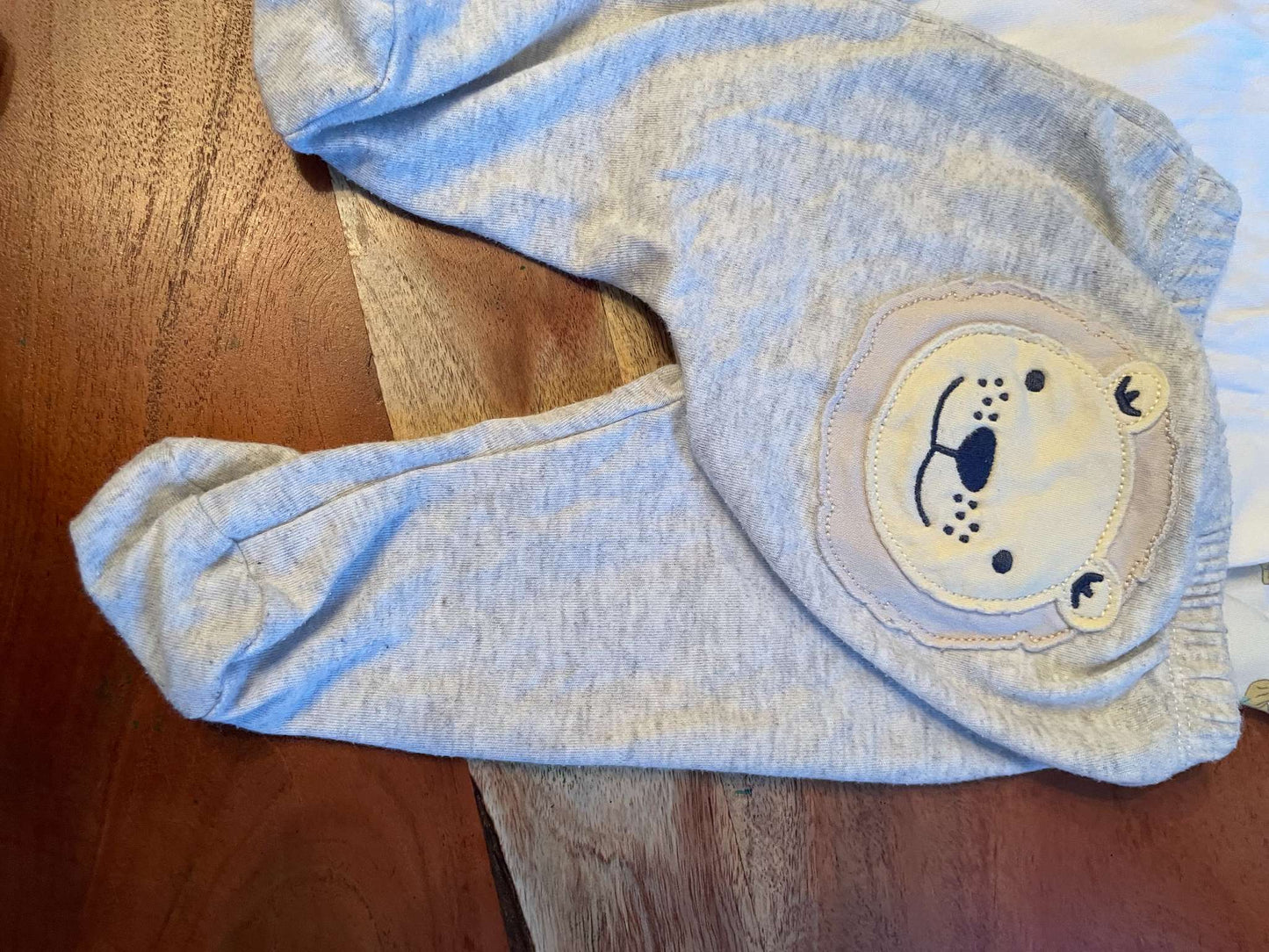 Newborn-3month LIKE NEW Clothing Bundle - Socks, Reversible Summer Hat, Sandals, and more...., Kids Newborn