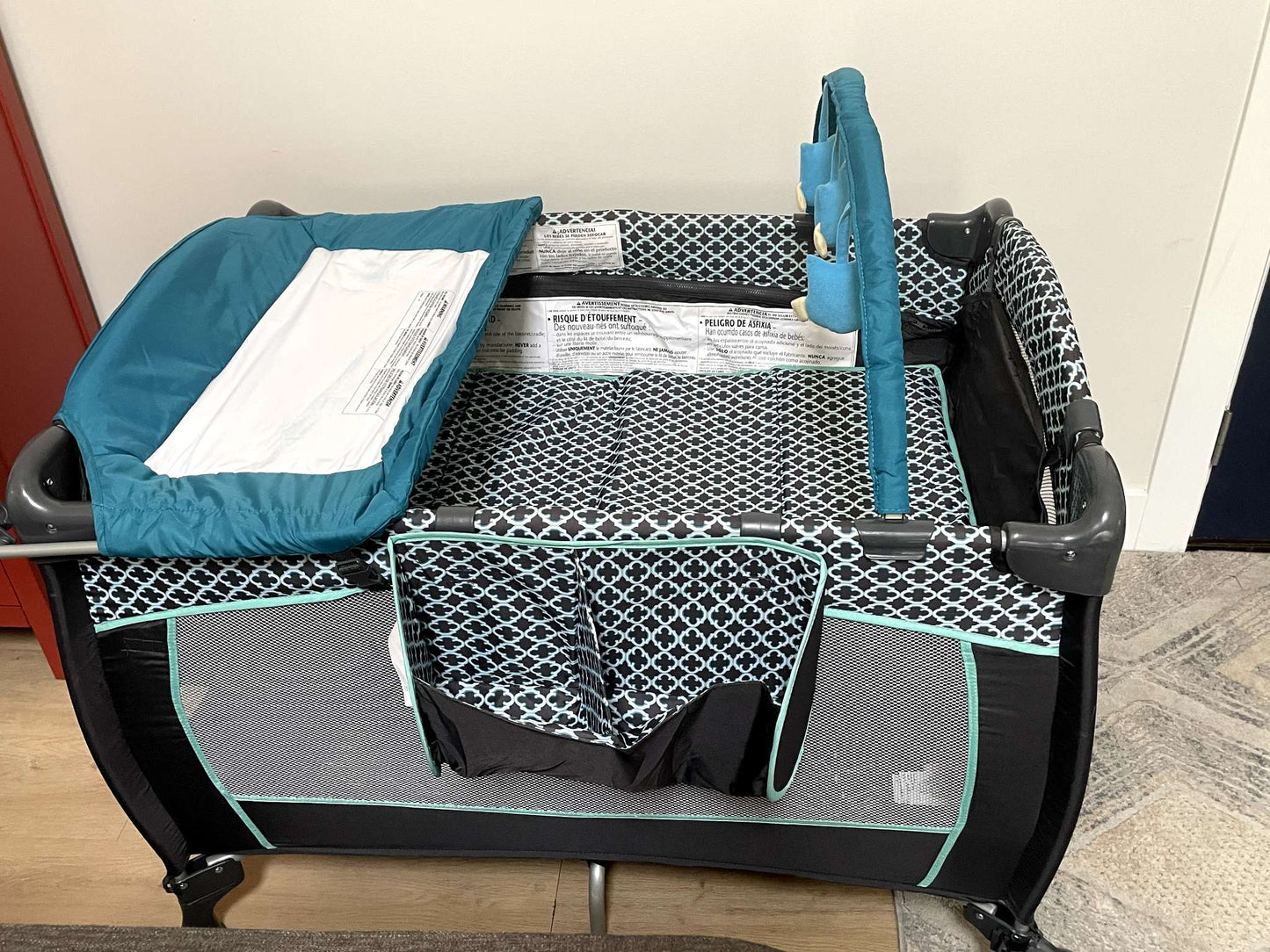 Evenflo Portable Baby Suite Playard - Teal - Like NEW