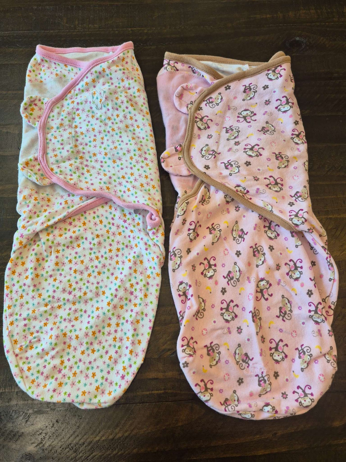 2 velcro swaddles, 0-6 Months (Small)