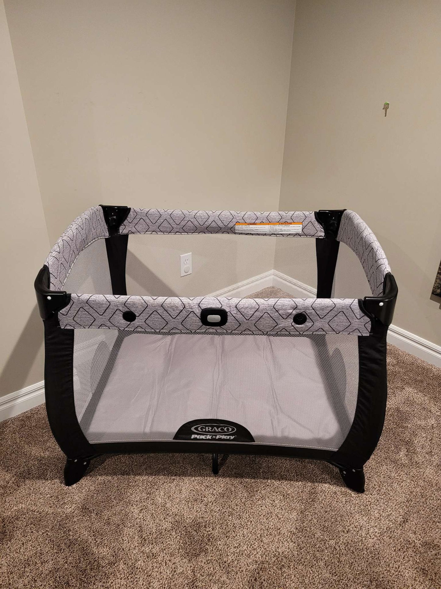 Graco Pack and Play Quick Connect Portable Lounger Deluxe