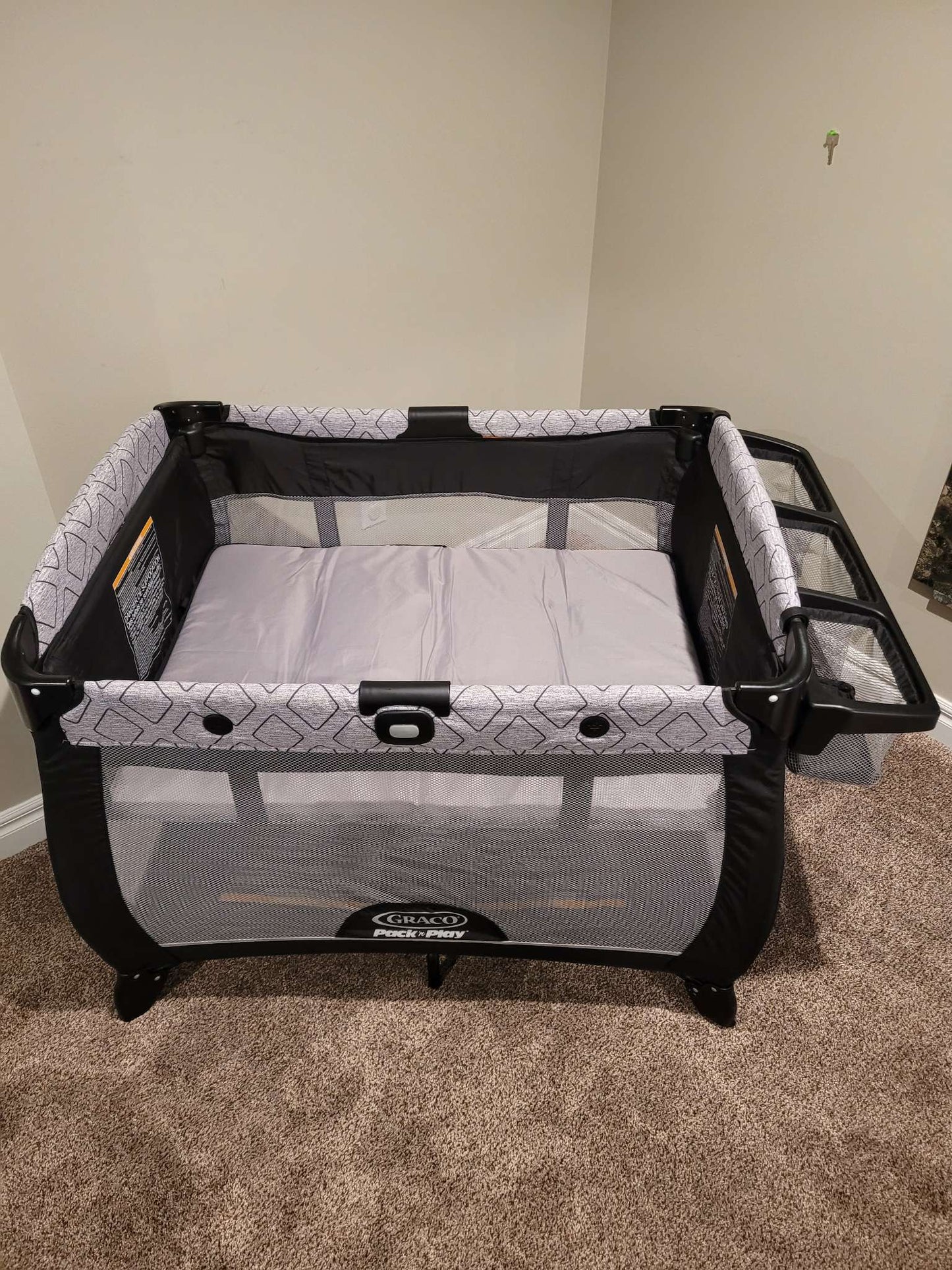 Graco Pack and Play Quick Connect Portable Lounger Deluxe