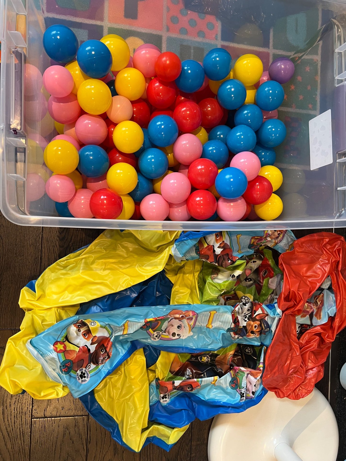 Paw patrol toddler inflatable ball pit with extra balls