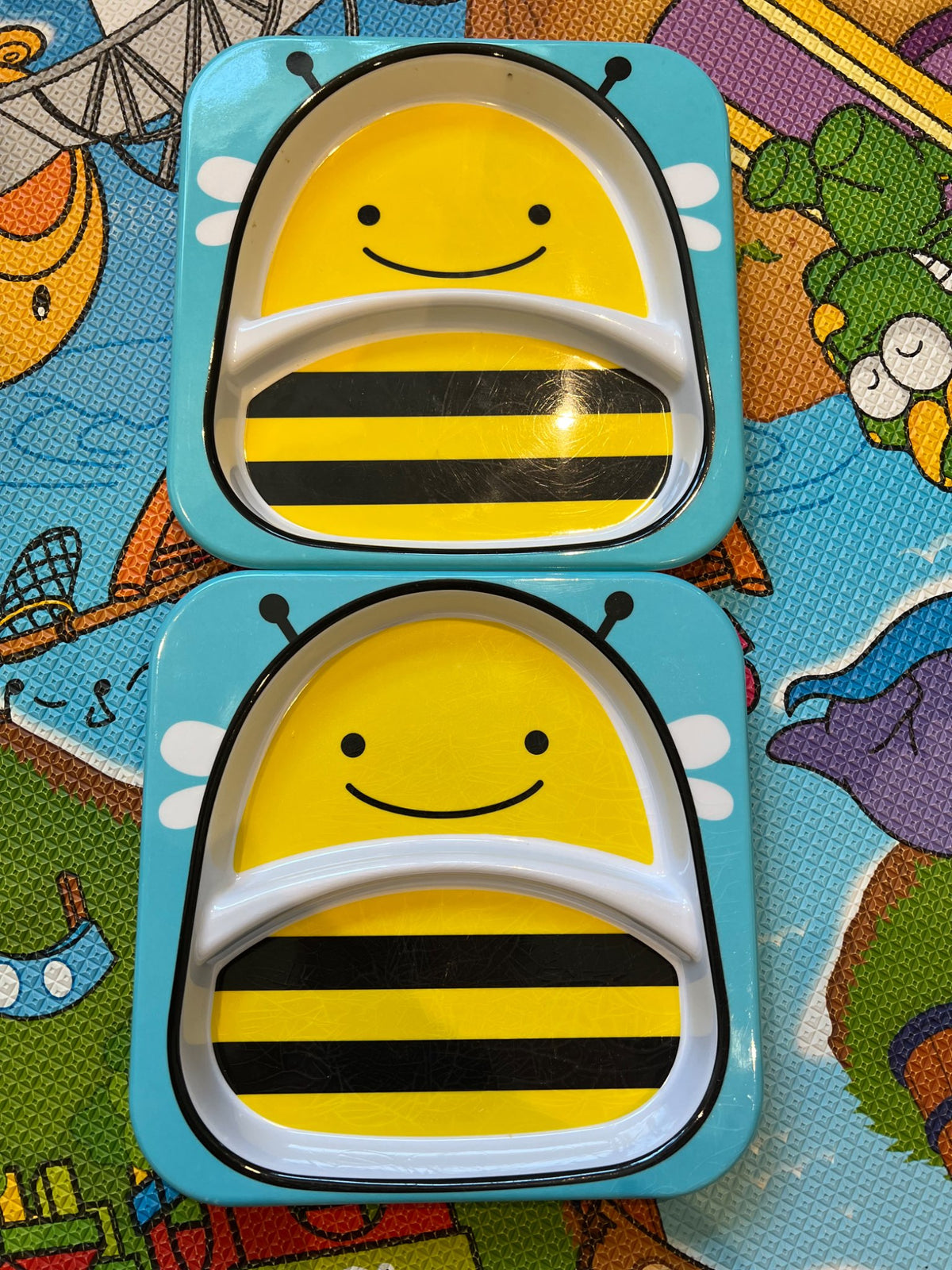 2 Skip hop bee plates