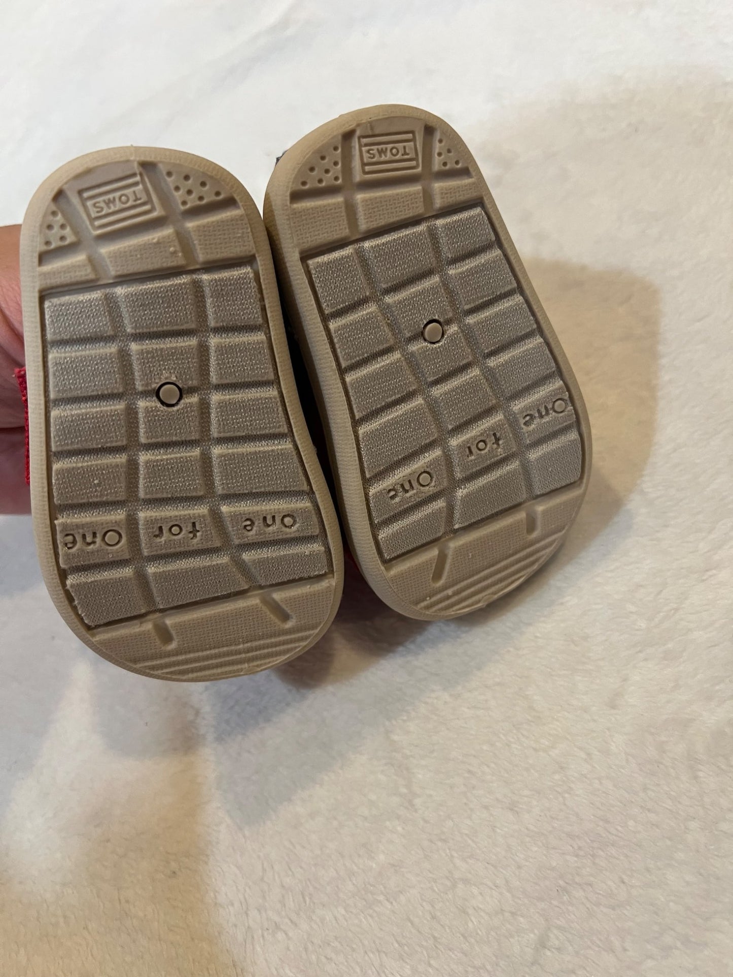 NWOT- size 2T TOMS shoes , Shoes 2 (Baby: 0-12 mth)