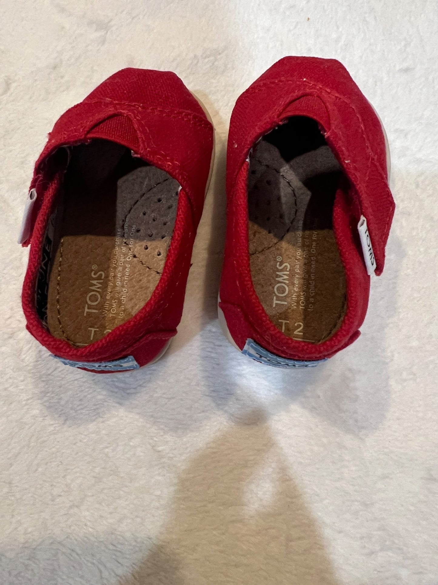 NWOT- size 2T TOMS shoes , Shoes 2 (Baby: 0-12 mth)