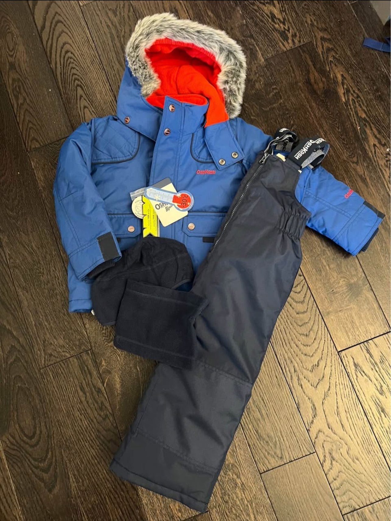 NEW- 4T carters 2 piece snowsuit and accessories- blue boys, Kids 4/4T