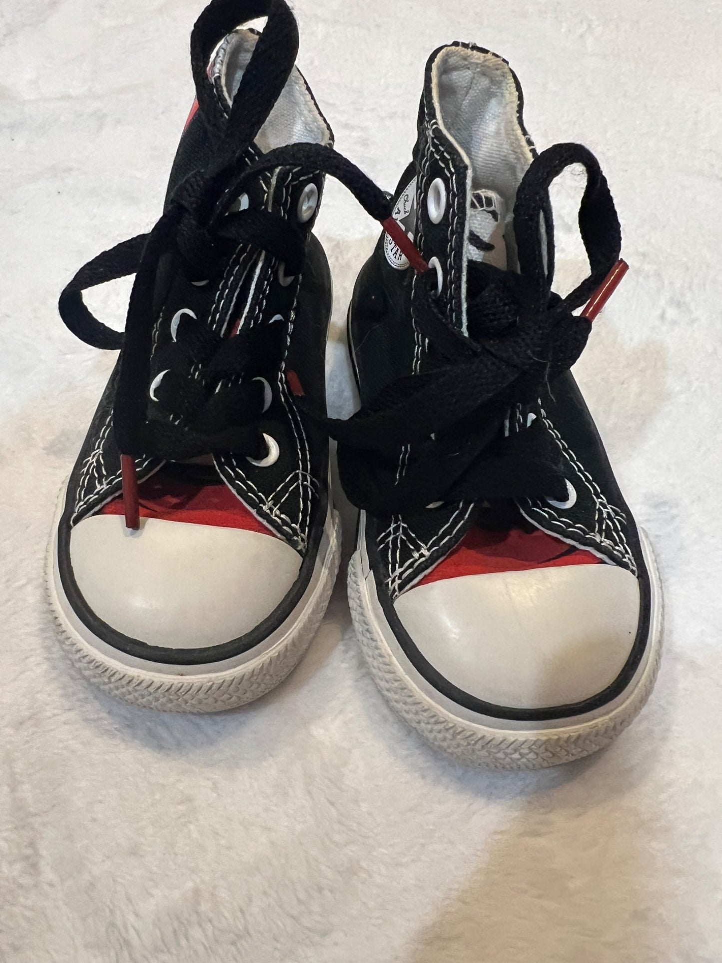 NWOT- 5T - converse sneakers- dr Seuss , Shoes 5 (Walkers:12-24 mth)