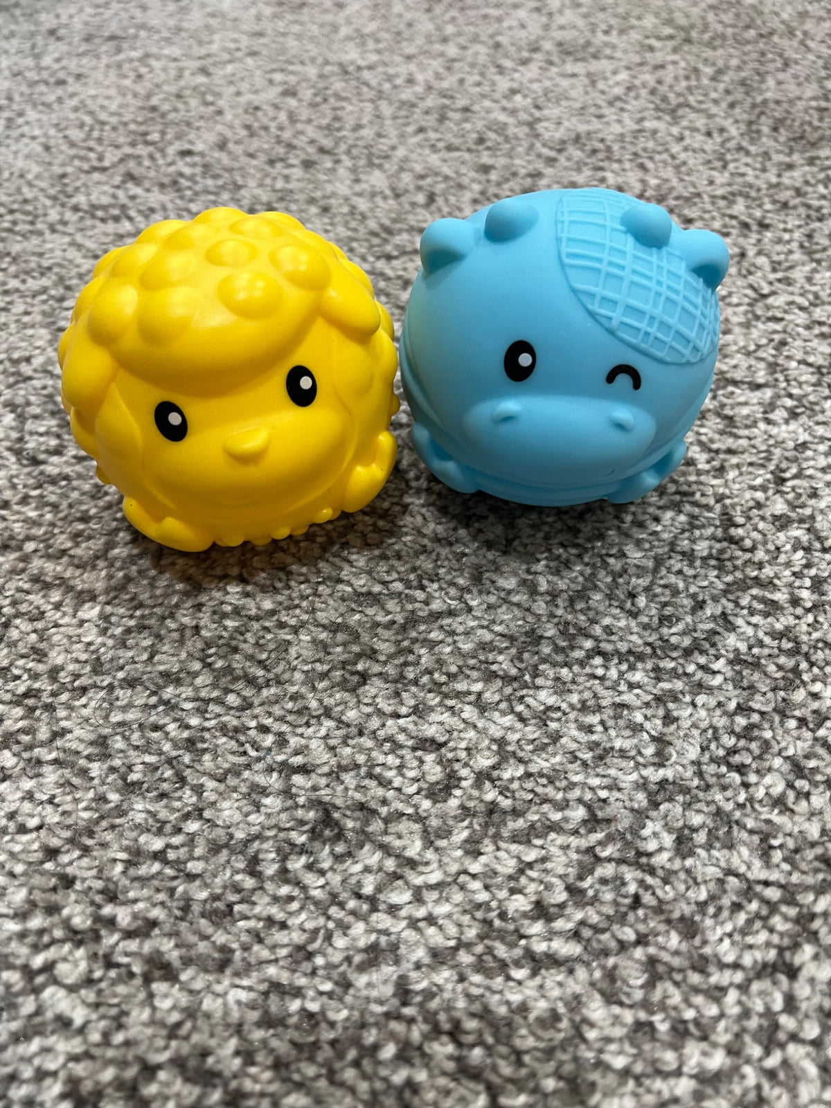 2 baby shaker noise toy balls
