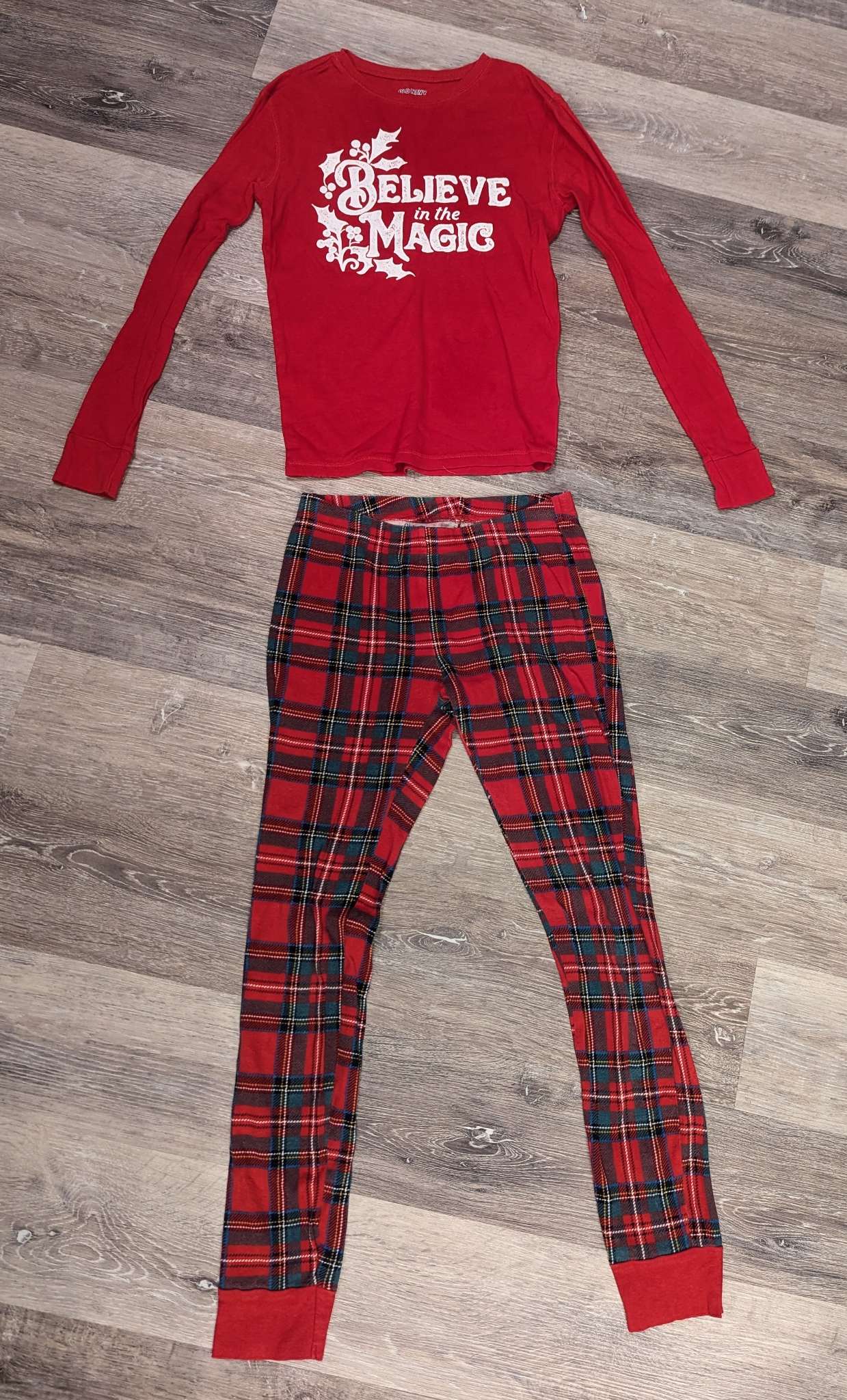 Christmas Snug Fit Graphic PJs. Retail $40.00, Kids 12 & 14 (large)