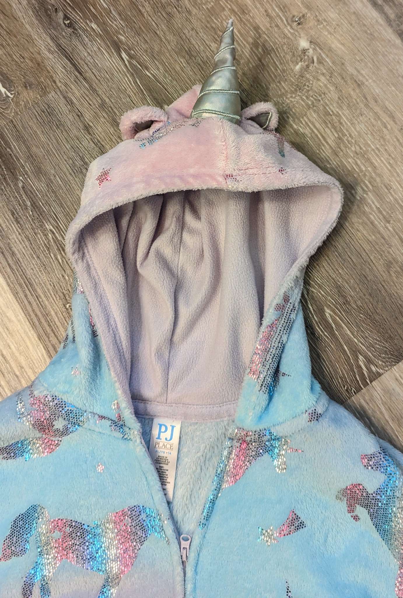 Girls One Piece Unicorn Pajamas/Onesie- Cozy Fleece. Retail $52.95, Kids 12 & 14 (large)