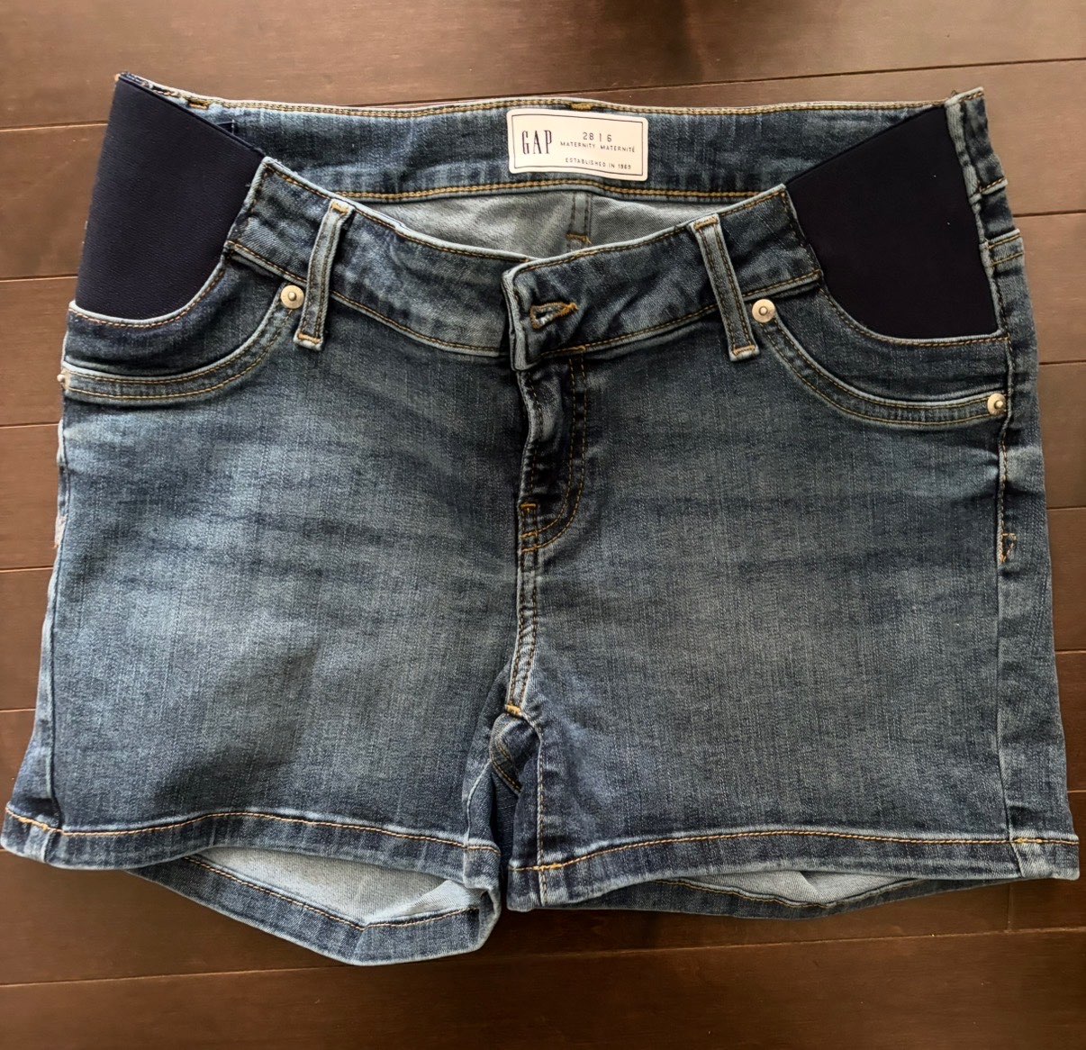 Gap Maternity Jean Shorts, Maternity S (4-6)
