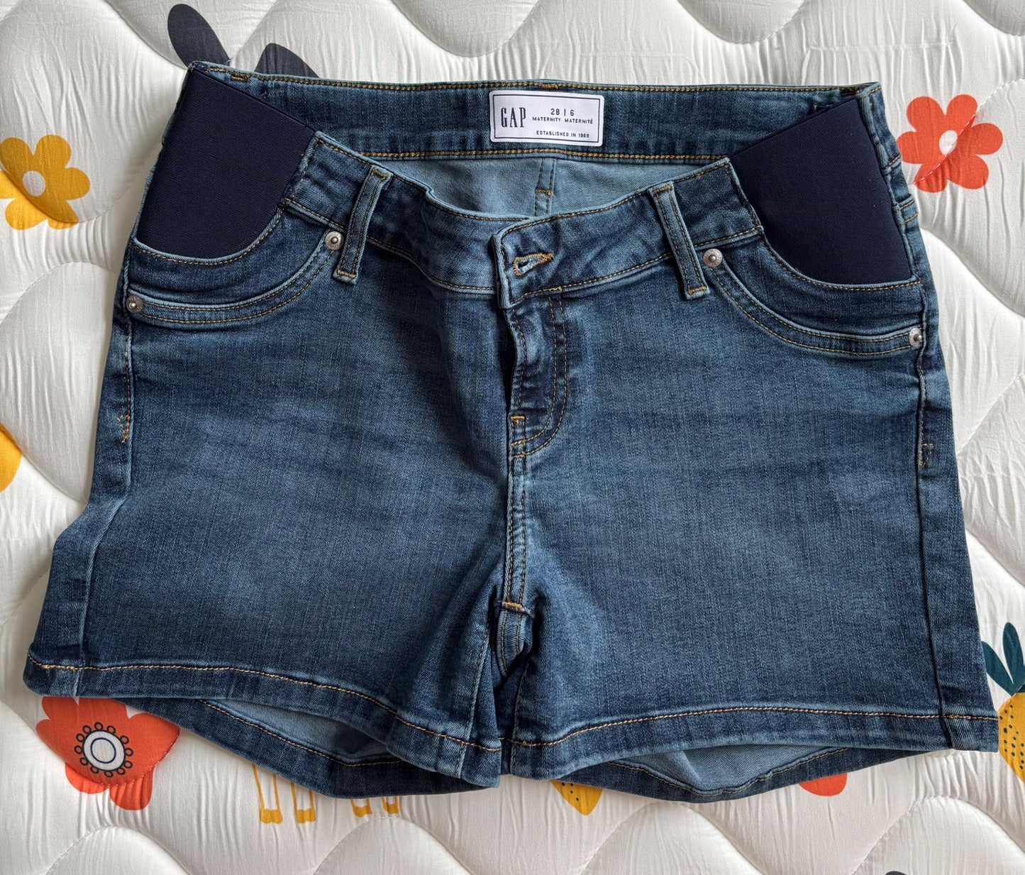 Gap Maternity Denim Shorts, Maternity S (4-6)