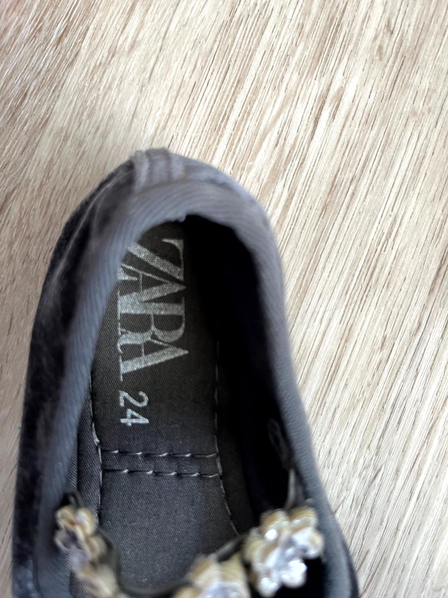Zara Ballerina Velvet Flats with Flowers, Shoes 8 (Toddler:2-4yr)