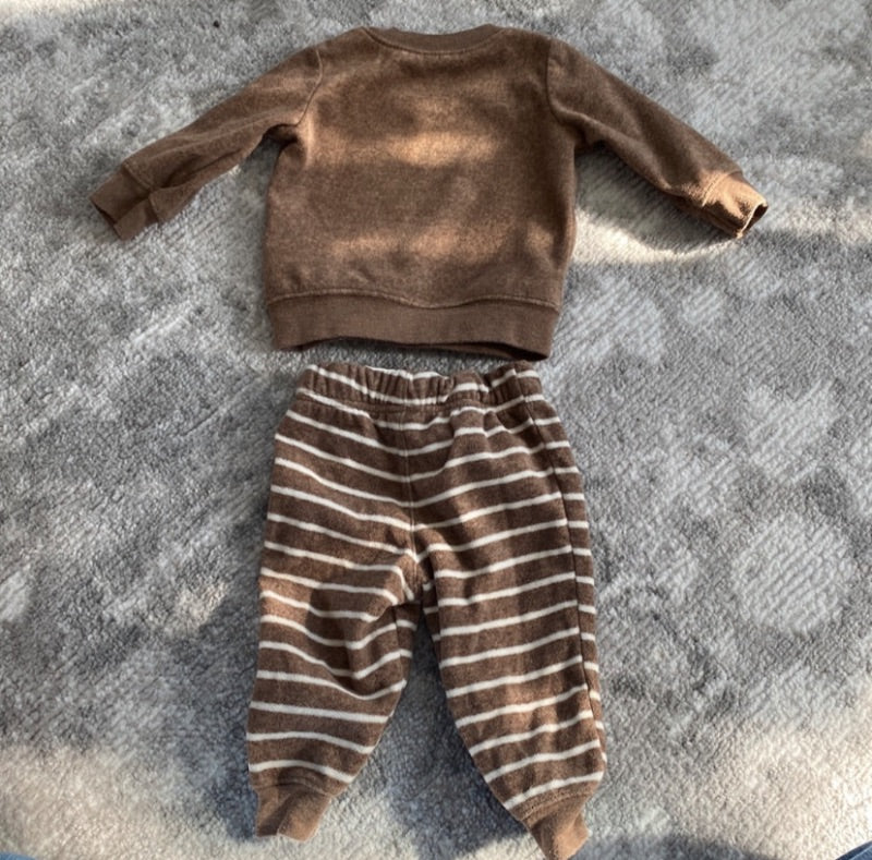 Fuzzy lion outfit size 3-6 month. Carters , Kids 6 Month (3-6M)