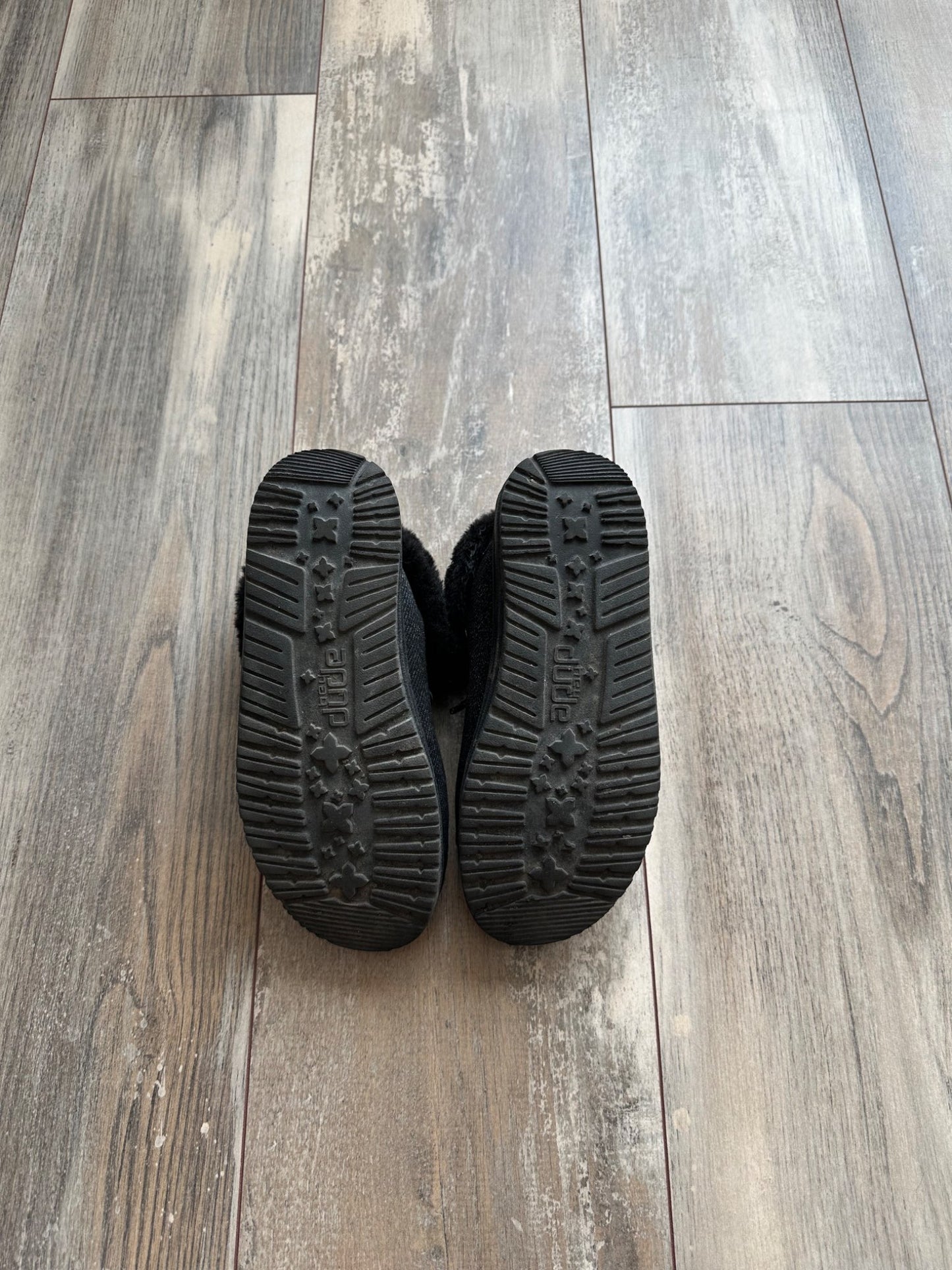 Heydudes chukka in black with fur , Shoes 2 (Kids:4-8yr)