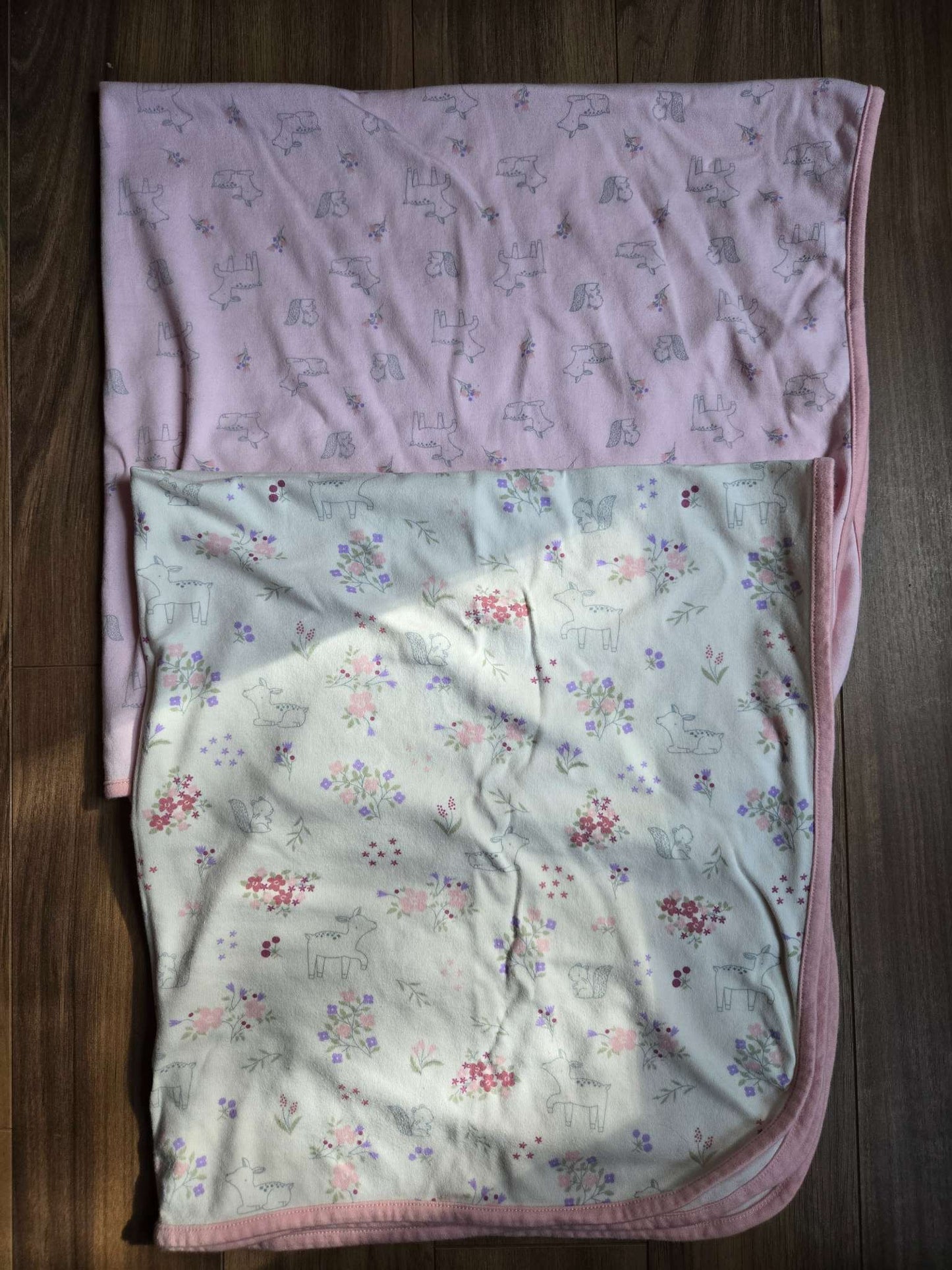 2 Pink & White girl's blanket swaddles, 0-3 Months (Newborn)