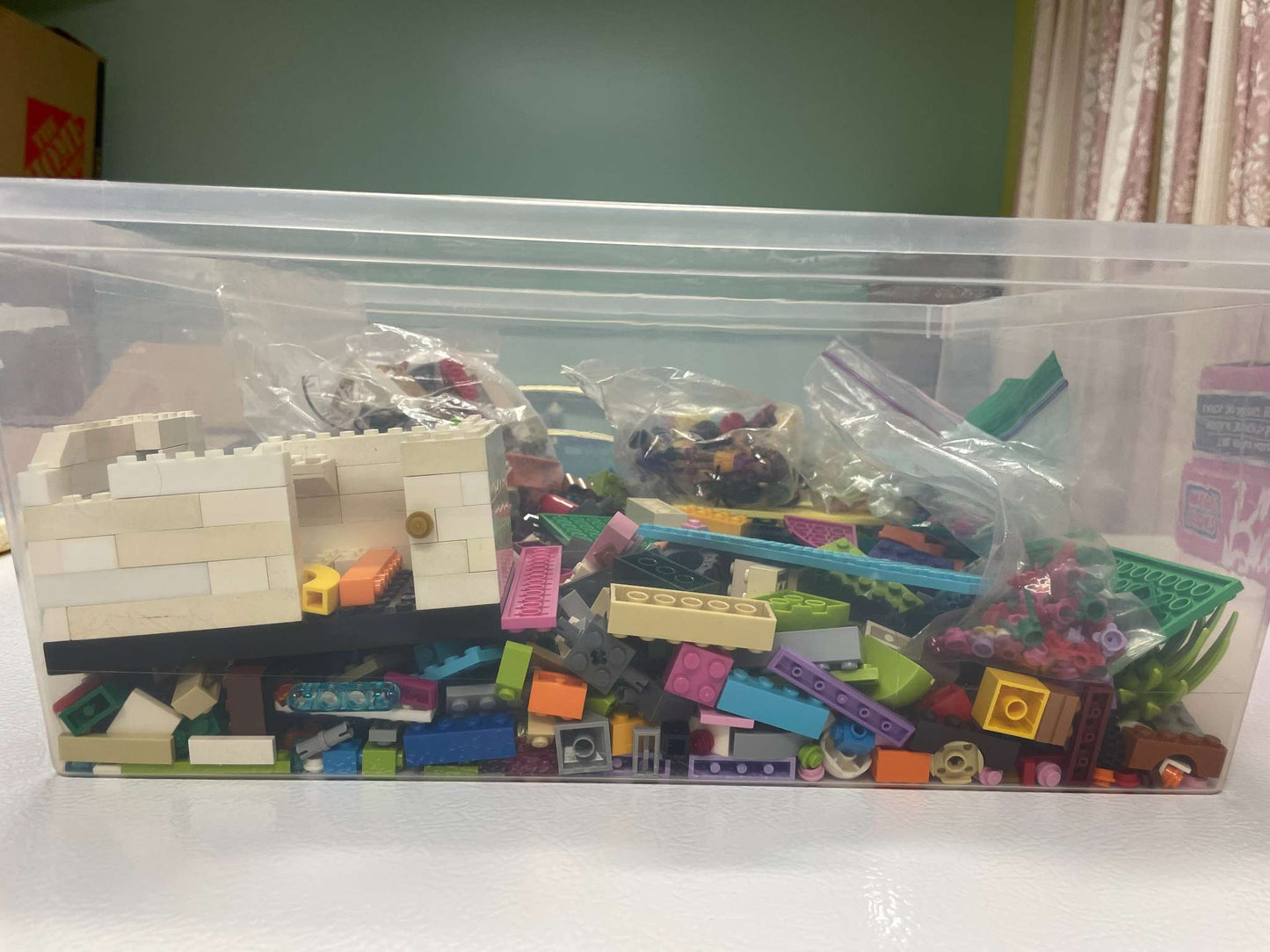 LEGO Lot – Mixed Bricks, Plates & Mini Figures (With Storage Bin)