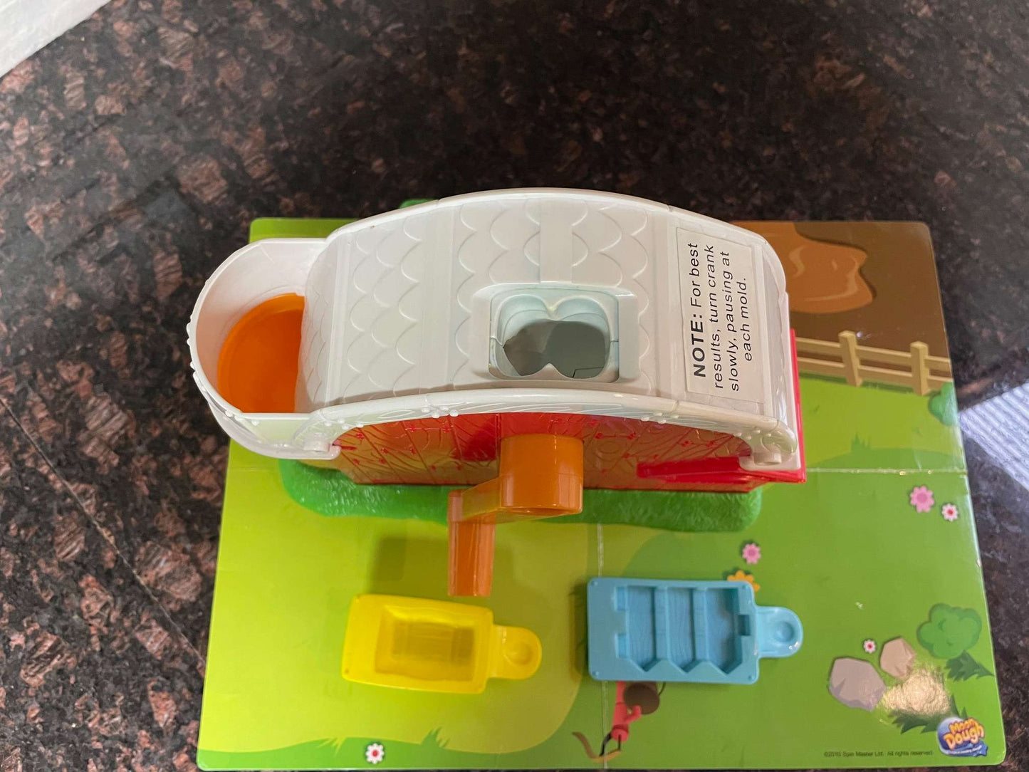 Moon Dough Barn Playset – Farm Mold Set (Spin Master)