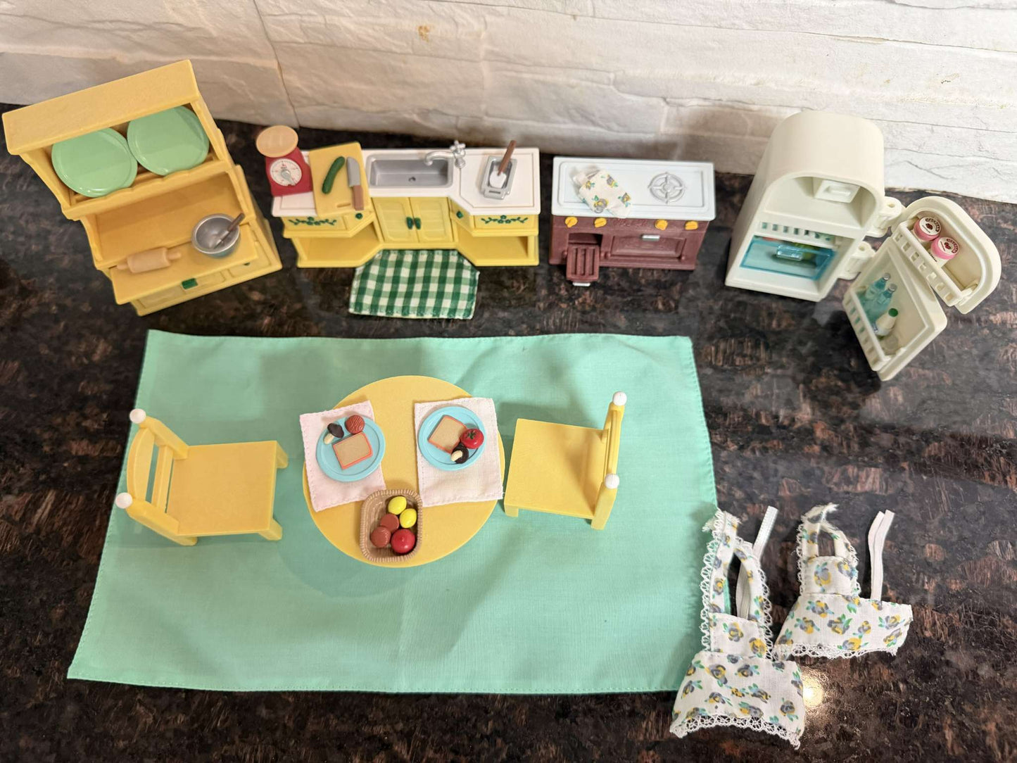 Calico Critters Deluxe Kitchen Set CC2267 – Vintage/Discontinued – 40+ Piece Set