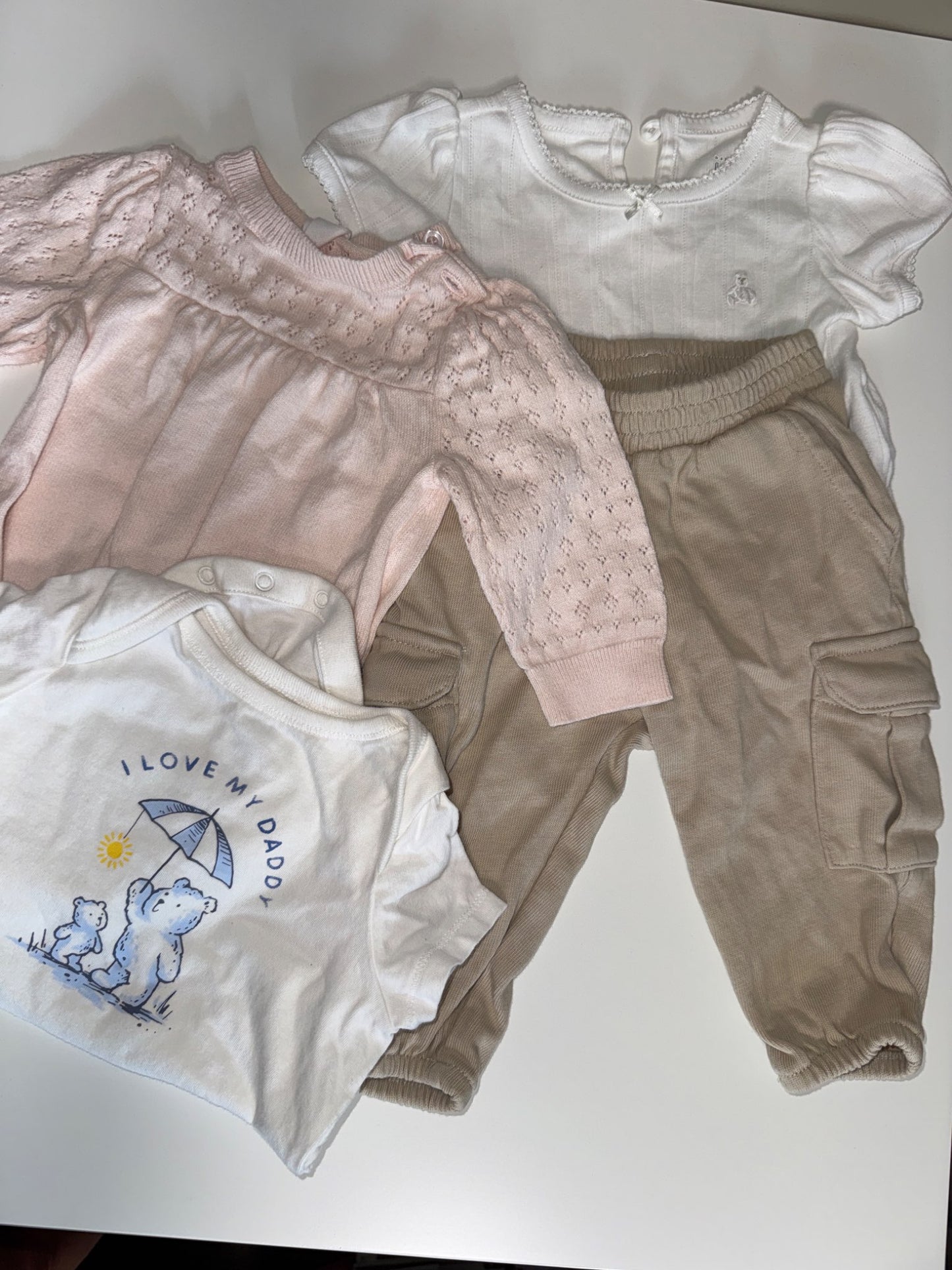Lot of 4 baby gap items size 3 to 6 months, Kids 6 Month (3-6M)