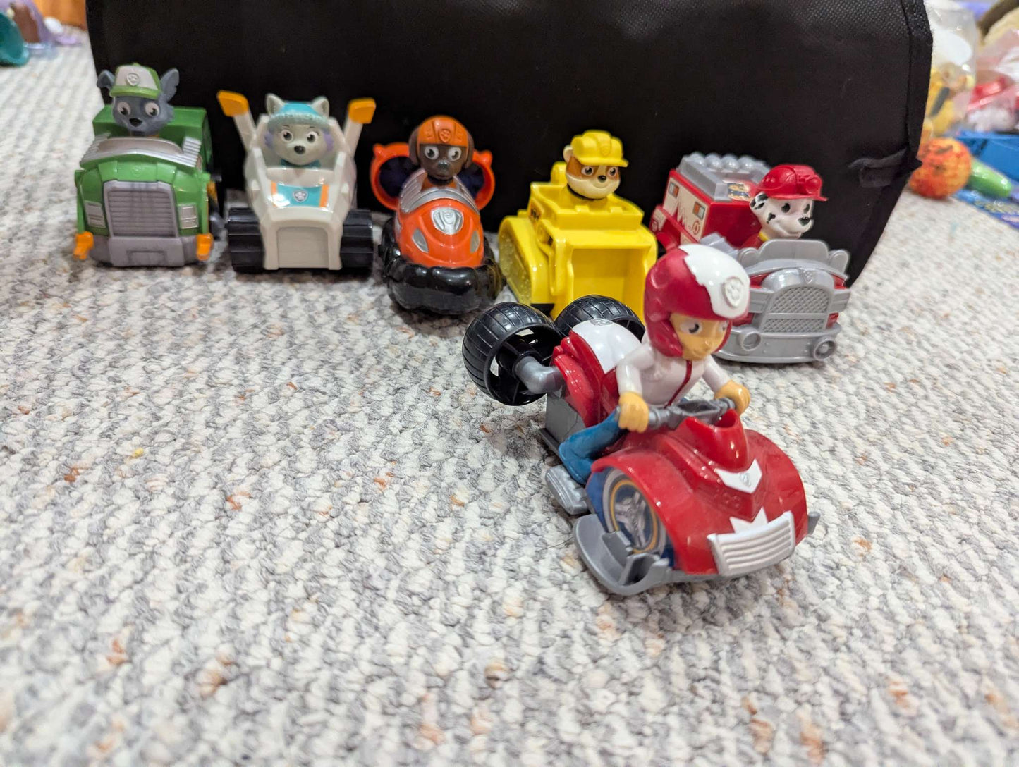 Paw patrol vehicle set