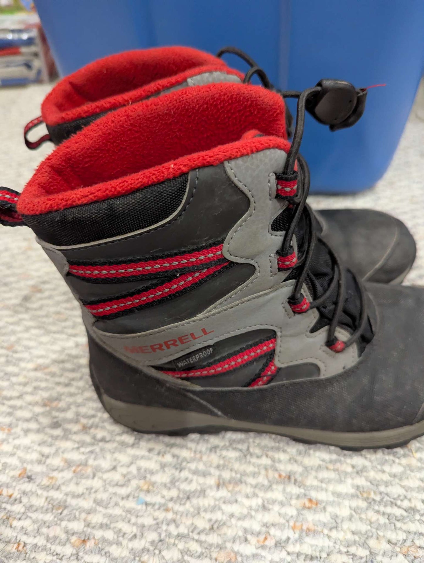 Merrell Winter boots size 4 (kids), Shoes 3 (Kids:4-8yr)