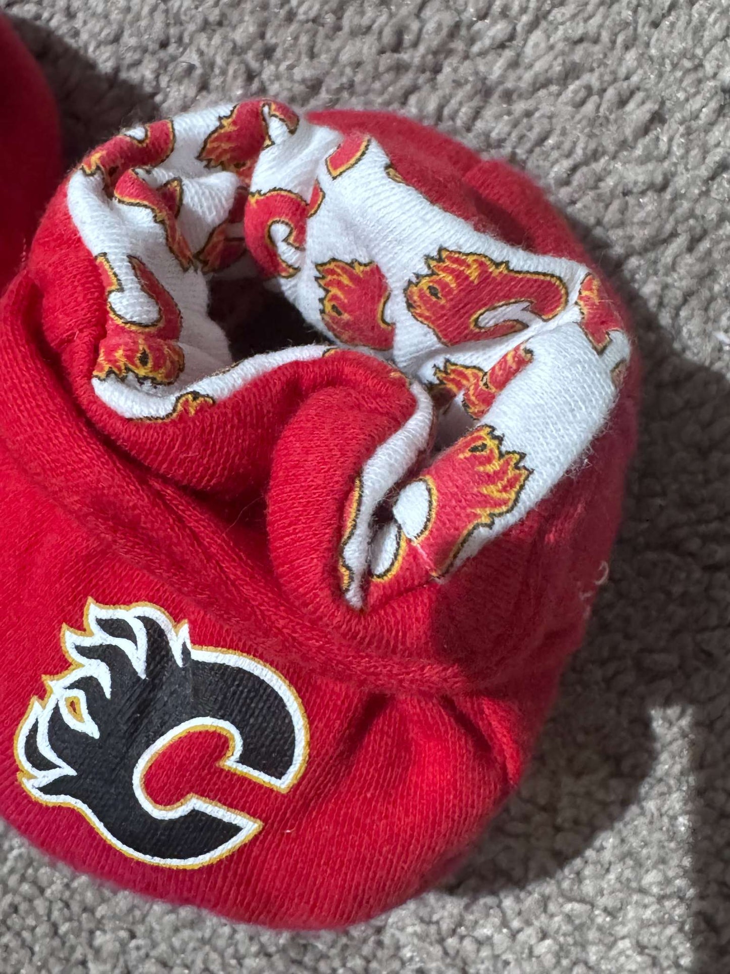Calgary Flames Newborn Booties, Shoes 1 (Baby: 0-12 mth)