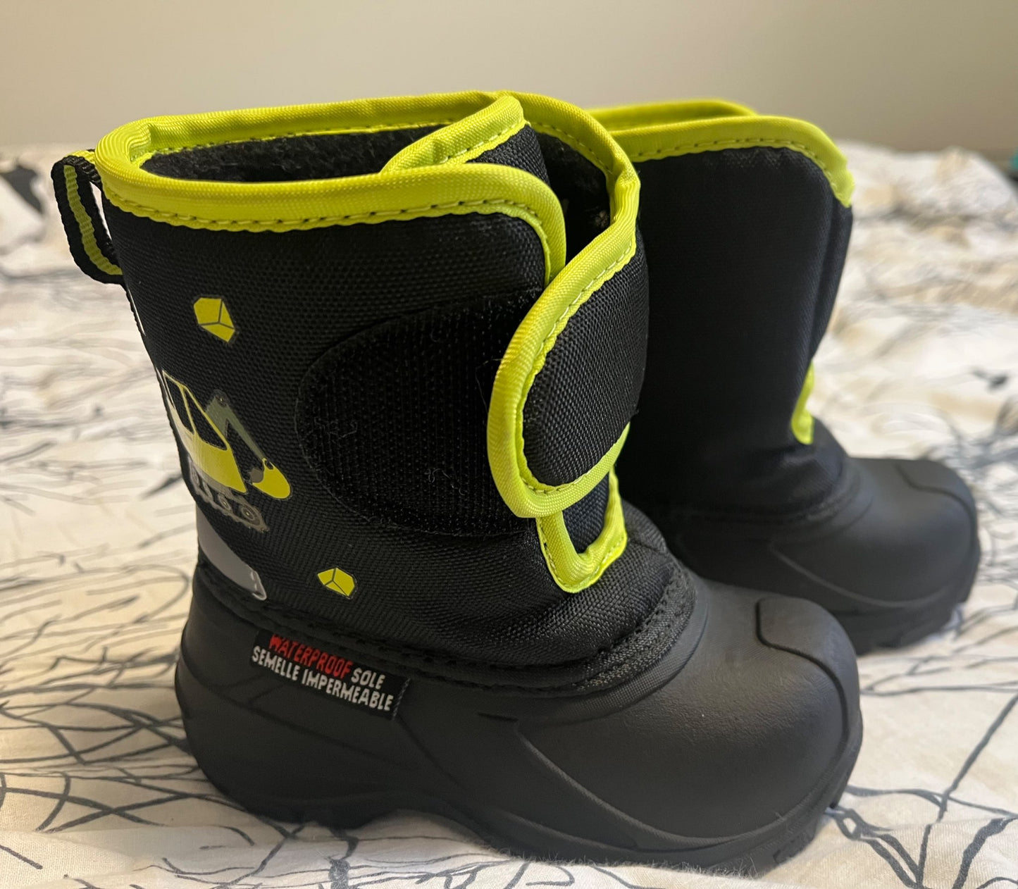 Winter Boots Toddle Size 6, Shoes 6 (Walkers:12-24 mth)
