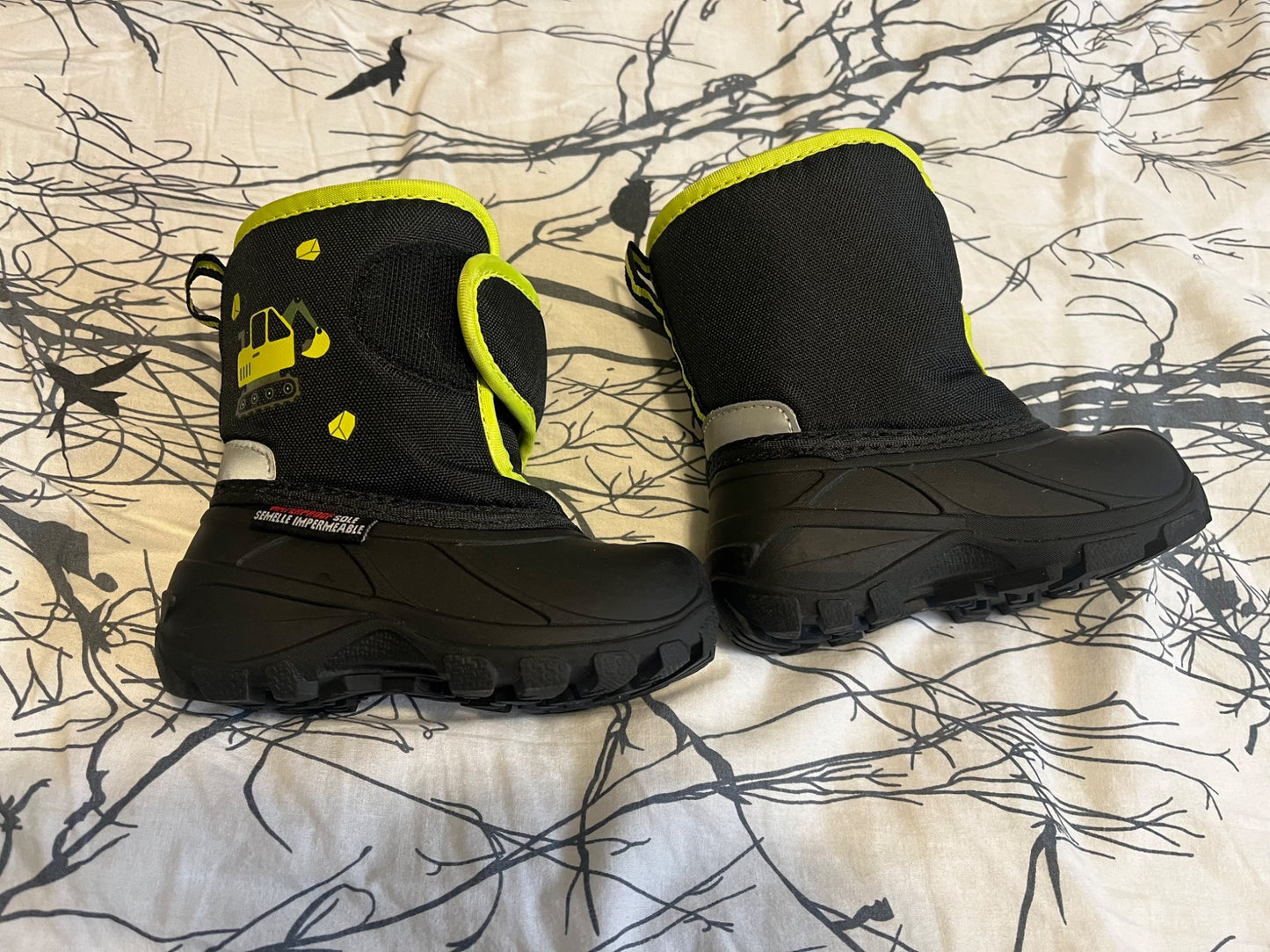 Winter Boots Toddle Size 6, Shoes 6 (Walkers:12-24 mth)