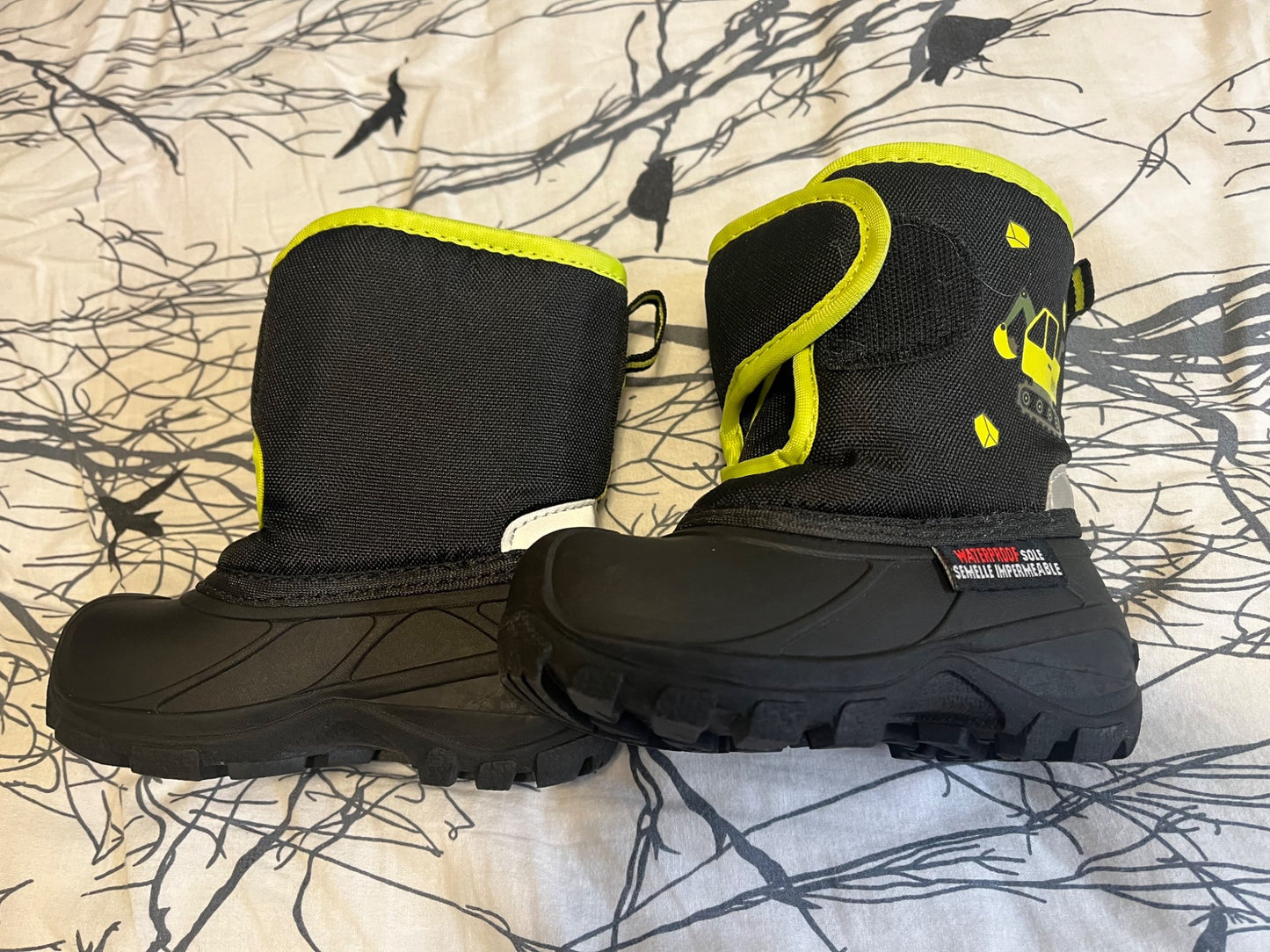 Winter Boots Toddle Size 6, Shoes 6 (Walkers:12-24 mth)