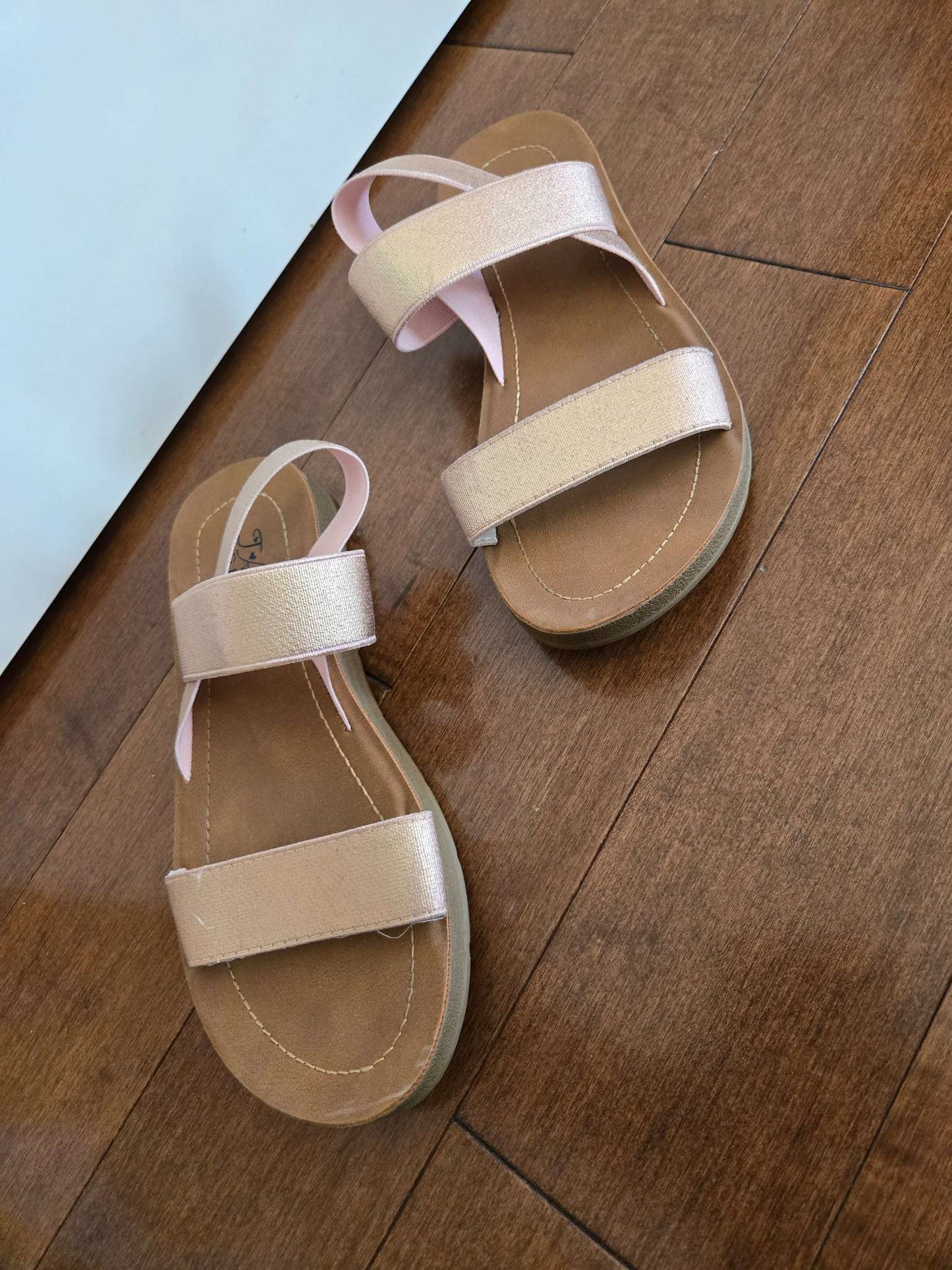 Taxi Girl "Shiloh-01" sandals in metallic rose gold size 1M, Shoes 1 (Kids:4-8yr)