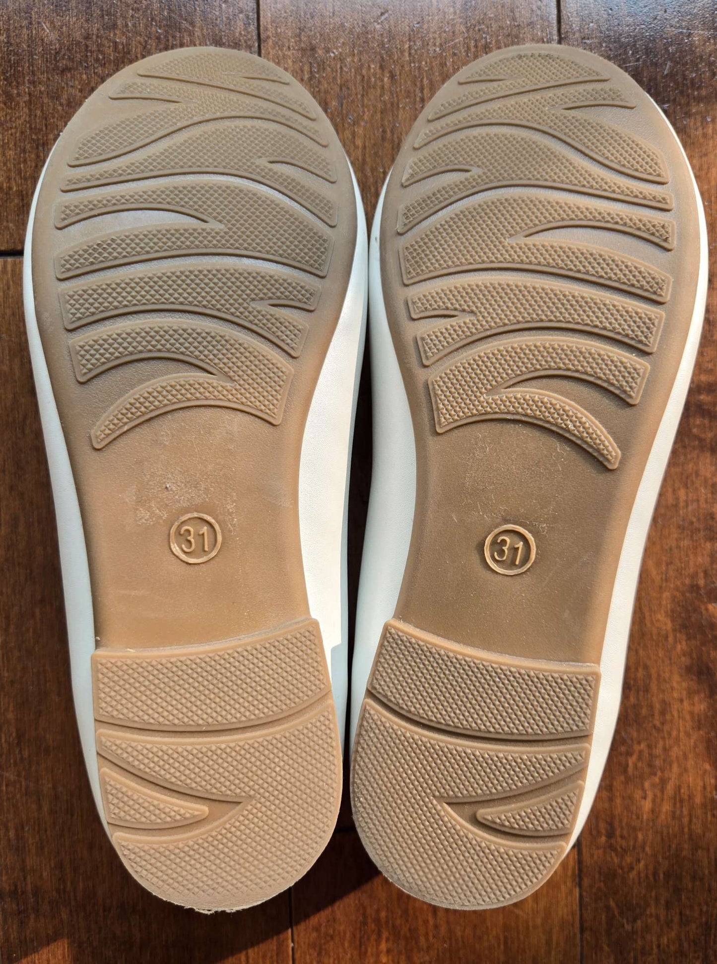 Taxi Girl white ballet flats with heart charm, Shoes 13 (Kids:4-8yr)