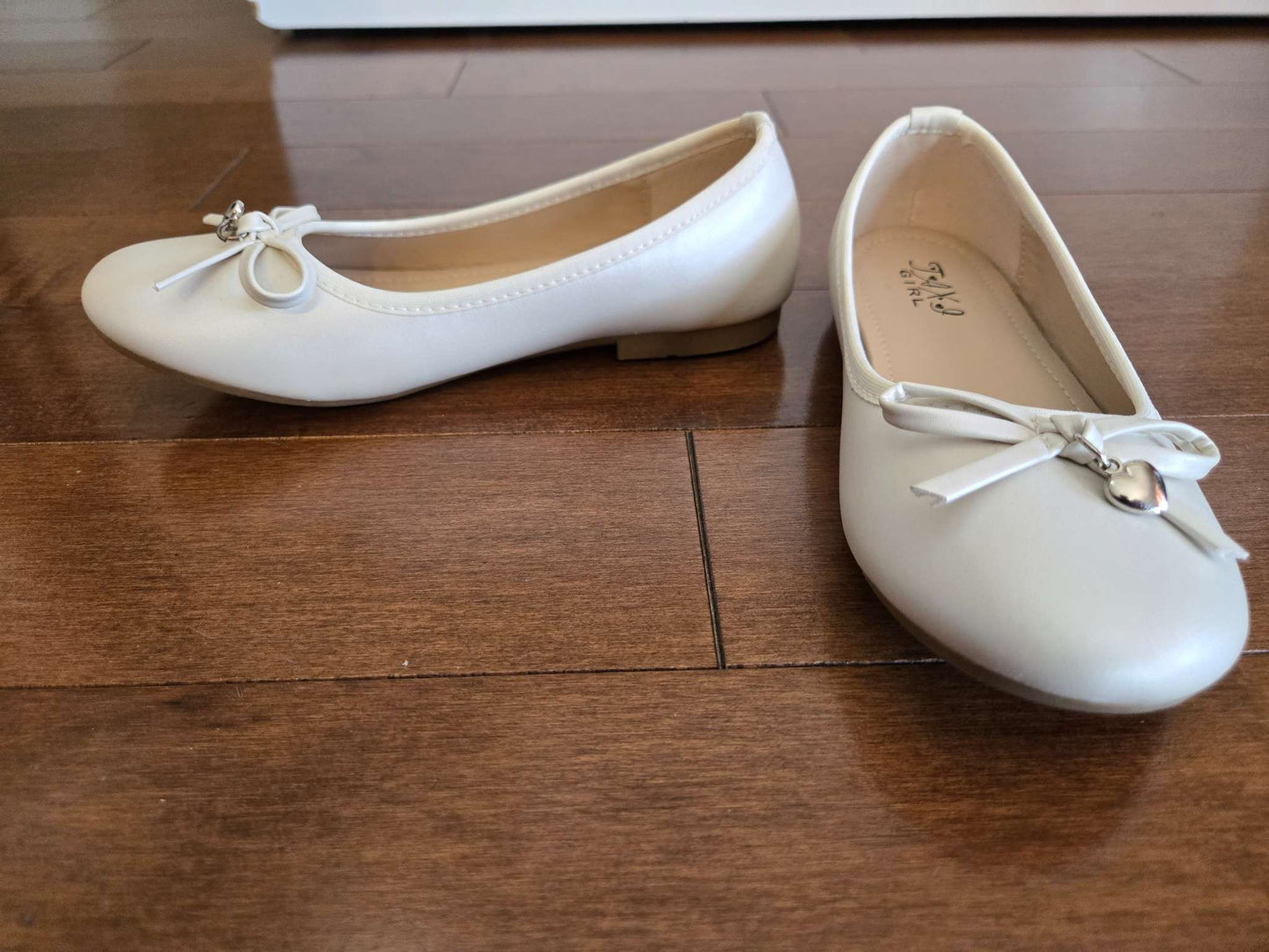 Taxi Girl white ballet flats with heart charm, Shoes 13 (Kids:4-8yr)