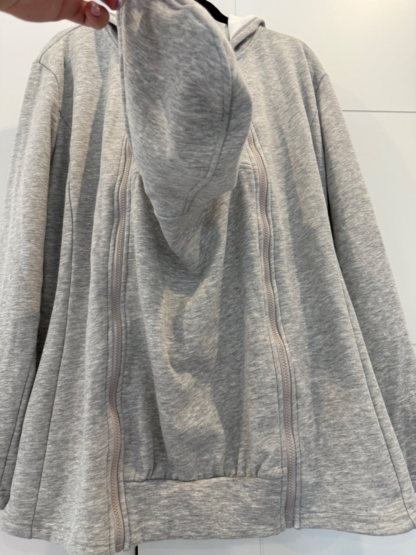 NWOT baby carrying hoodie, Maternity XL (16-18)