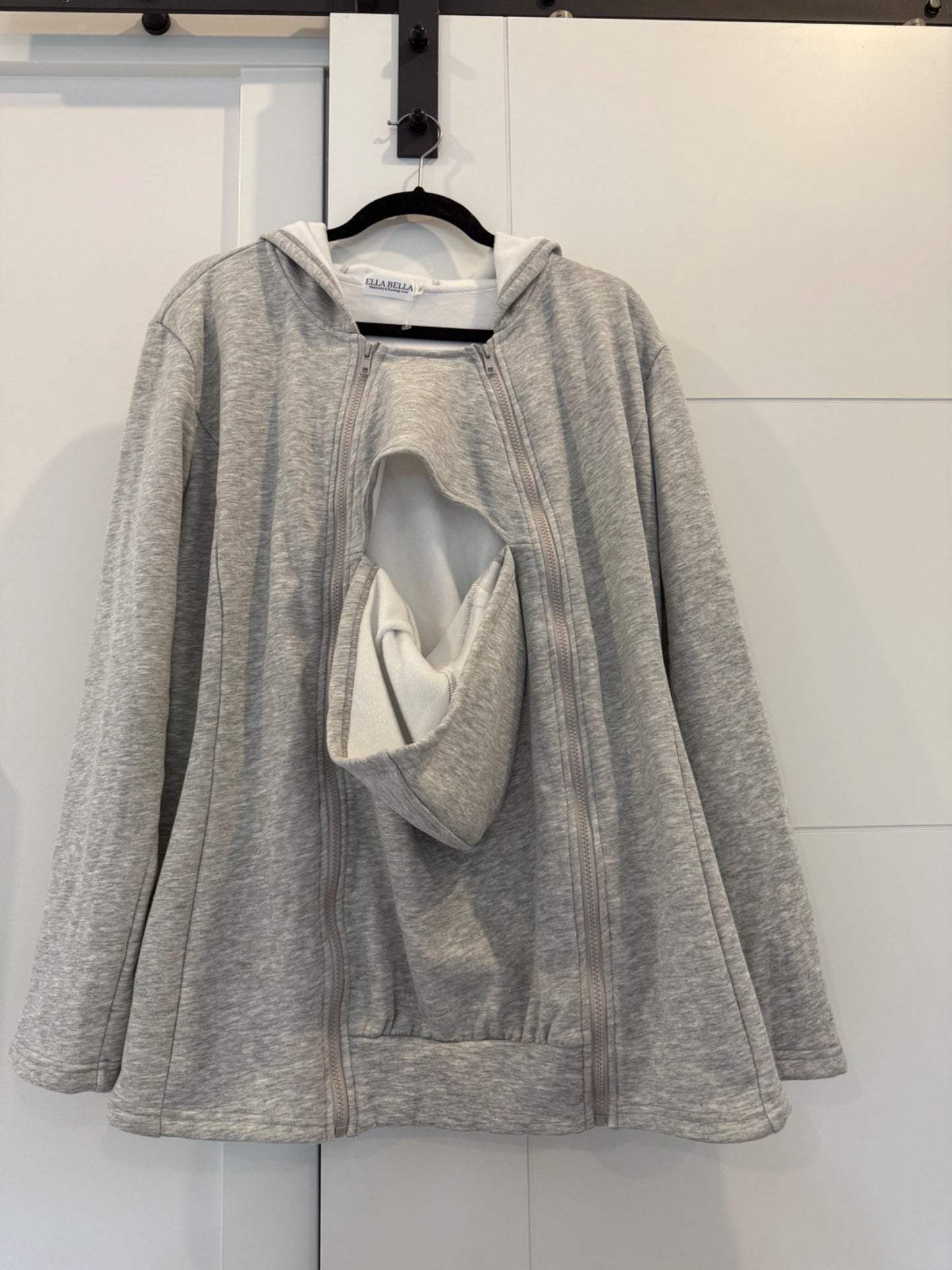 NWOT baby carrying hoodie, Maternity XL (16-18)