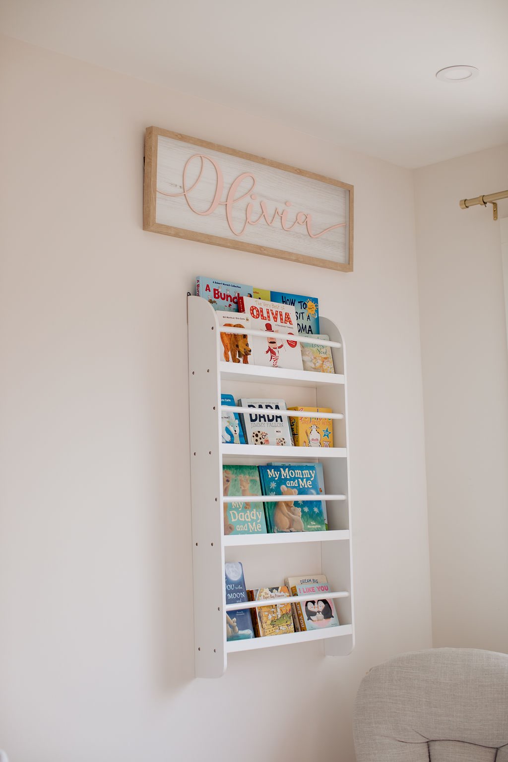 Wall mount bookshelf