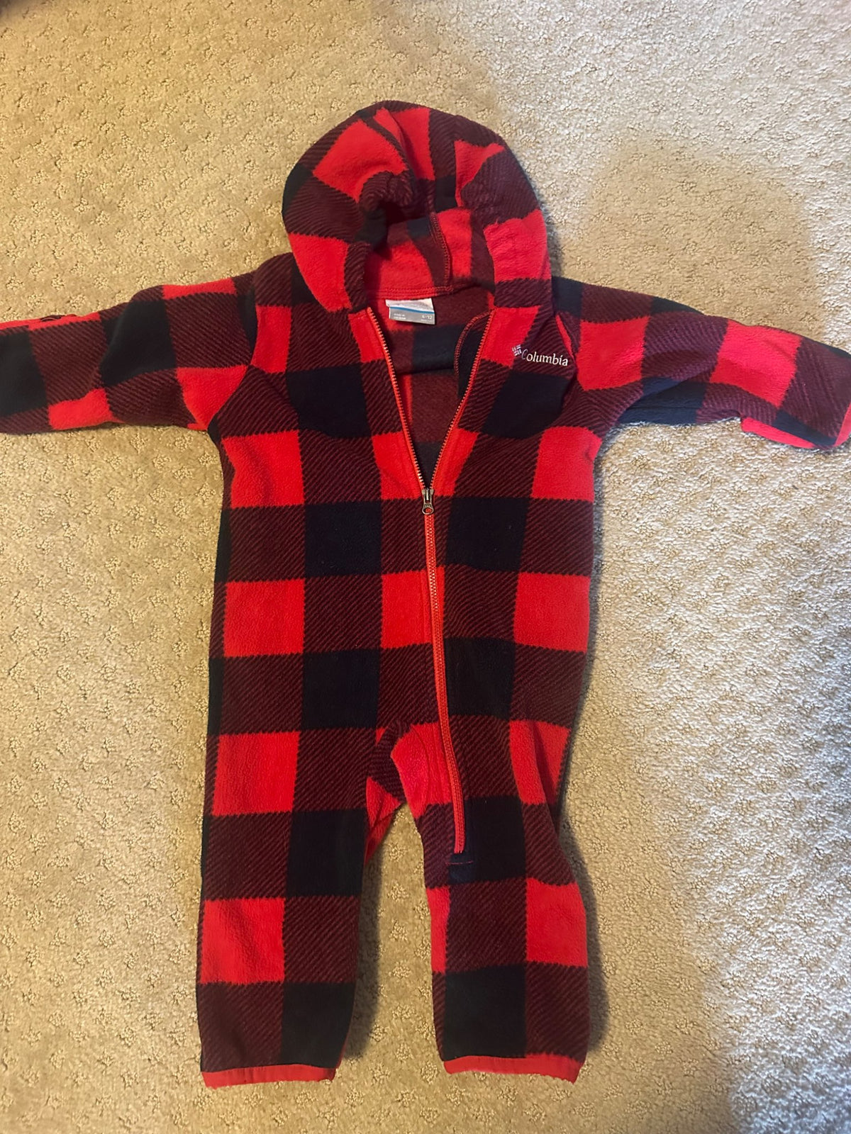 Columbia fleece suit. Retails &40, Kids 12 Month (9-12M)