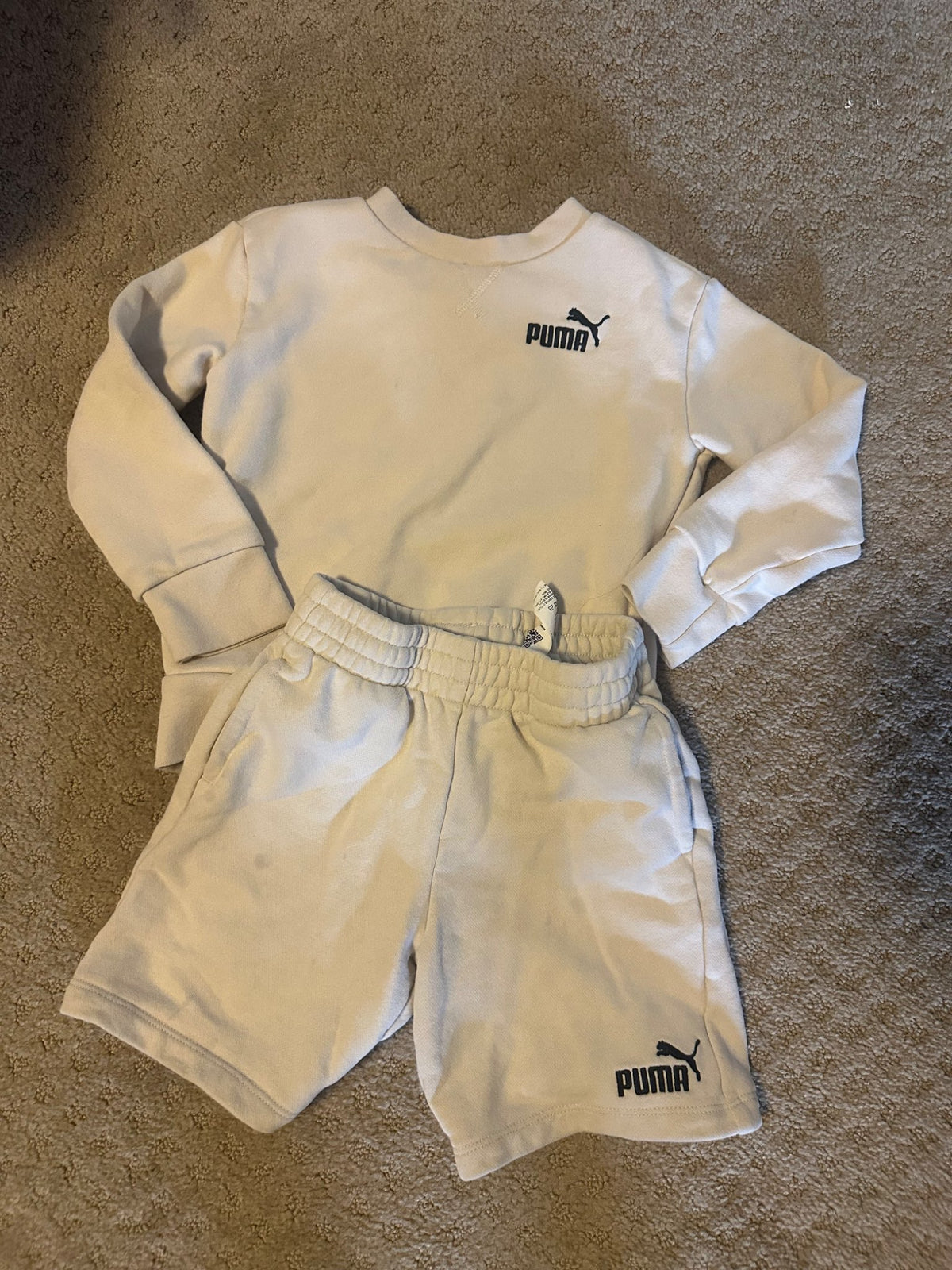 Puma Sweatsuit. Retails $25, Kids 4/4T