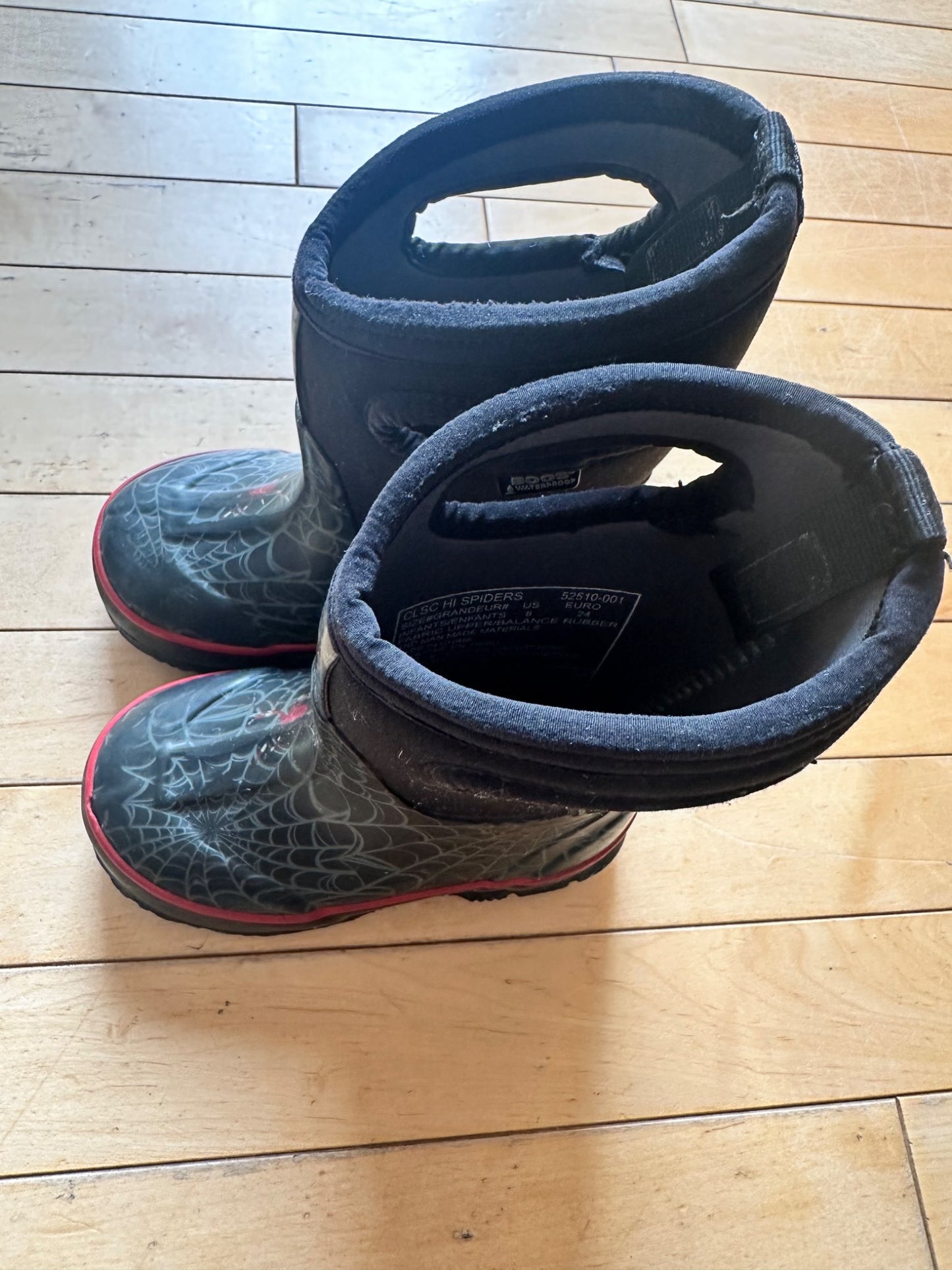 Boys Bogs boots - 8K. Retails $115, Shoes 8 (Toddler:2-4yr)