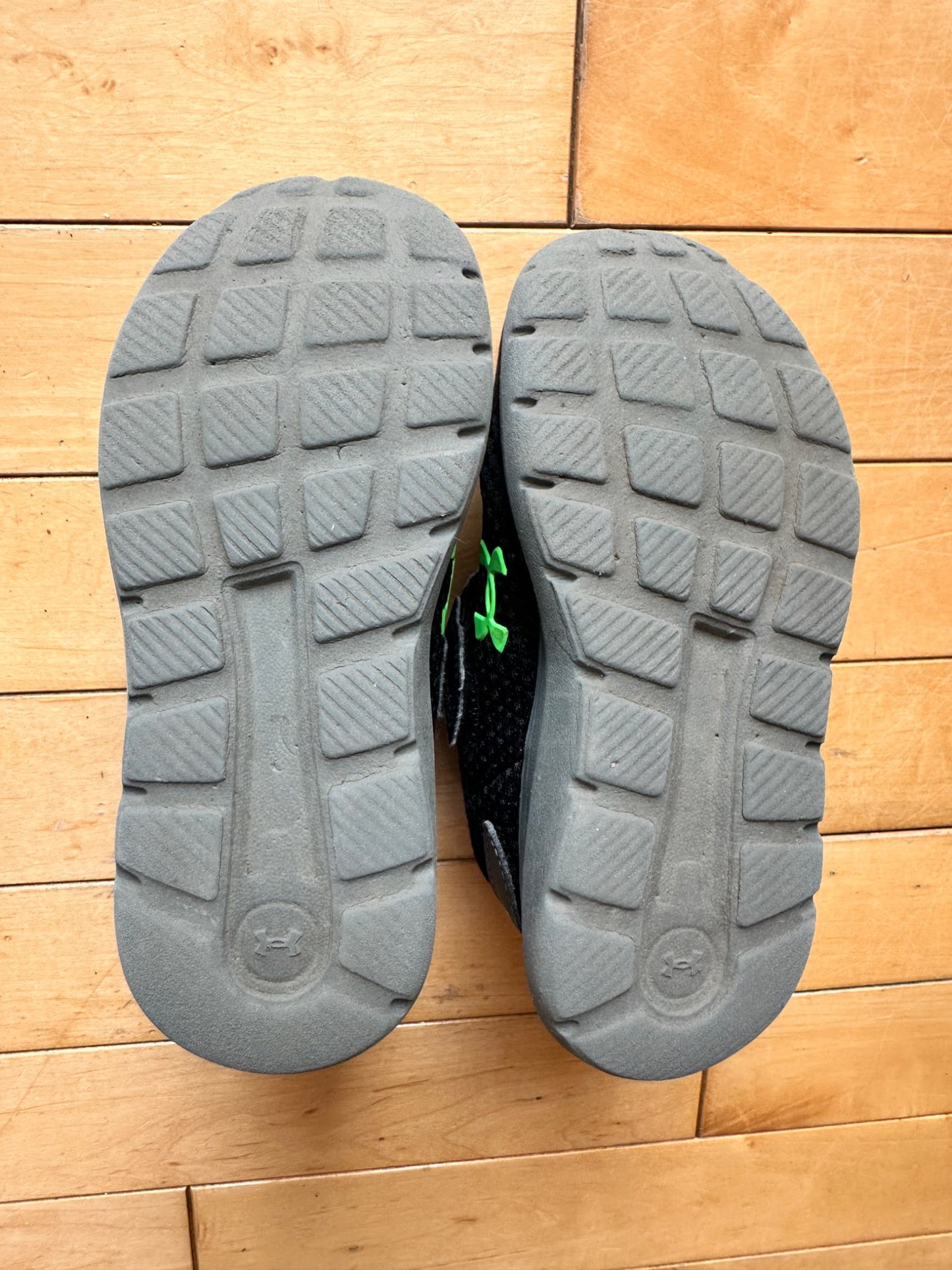 Under armour Sneakers - 9K. Retails $60, Shoes 9 (Toddler:2-4yr)