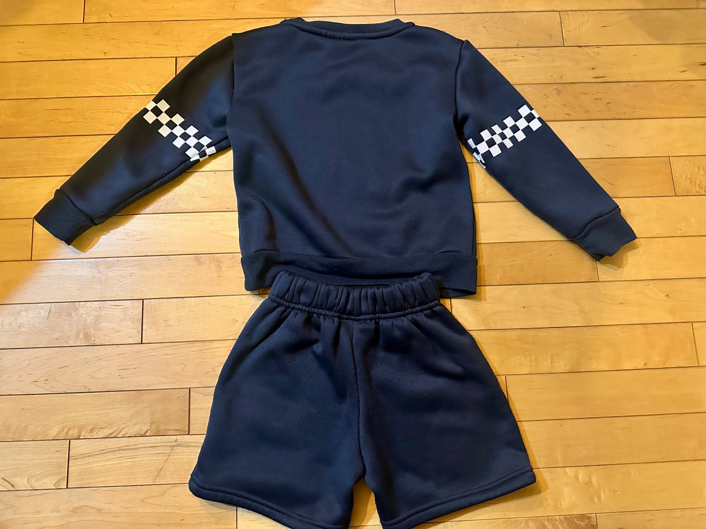 Mario Kart Sweatsuit - 4T. Retails $30., Kids 4/4T