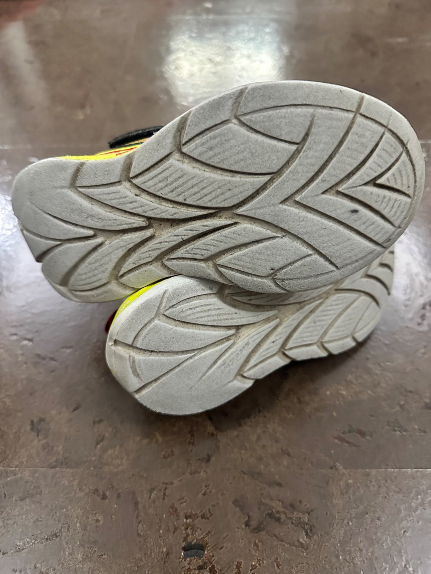 Boys Light Up Skechers Sneakers - 10C. Retails $55., Shoes 10 (Toddler:2-4yr)