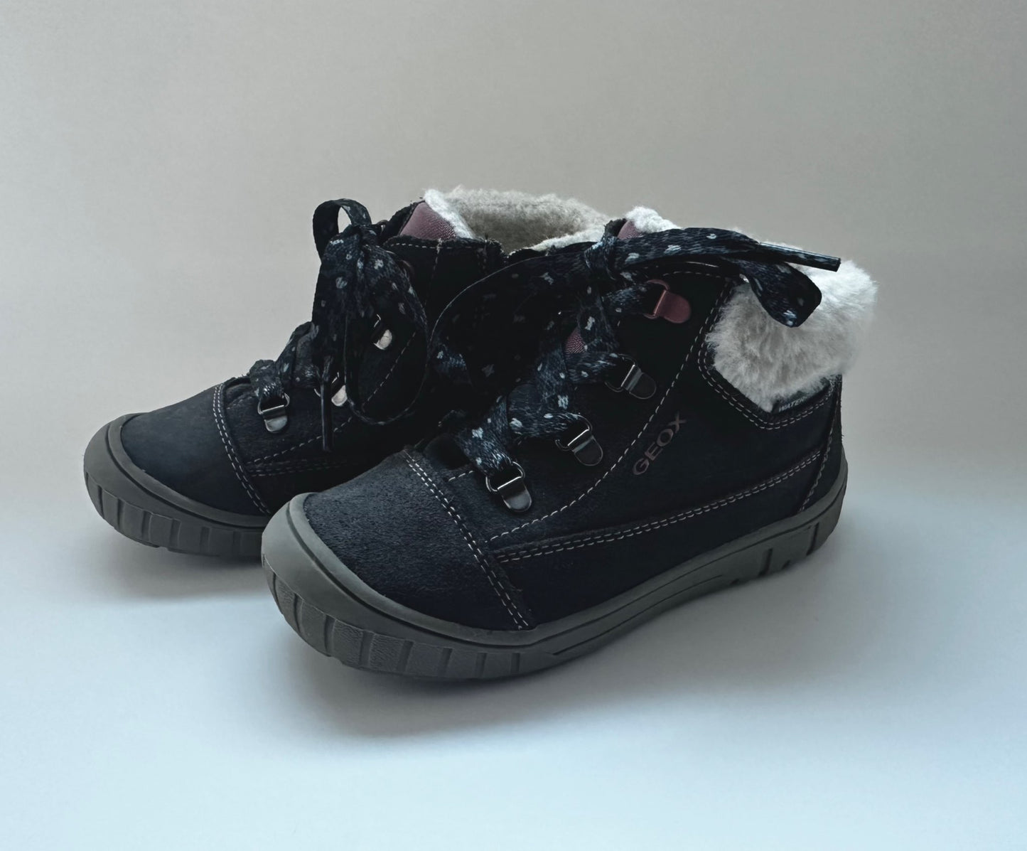 Geox lined girl shoes size 27, Shoes 10 (Toddler:2-4yr)