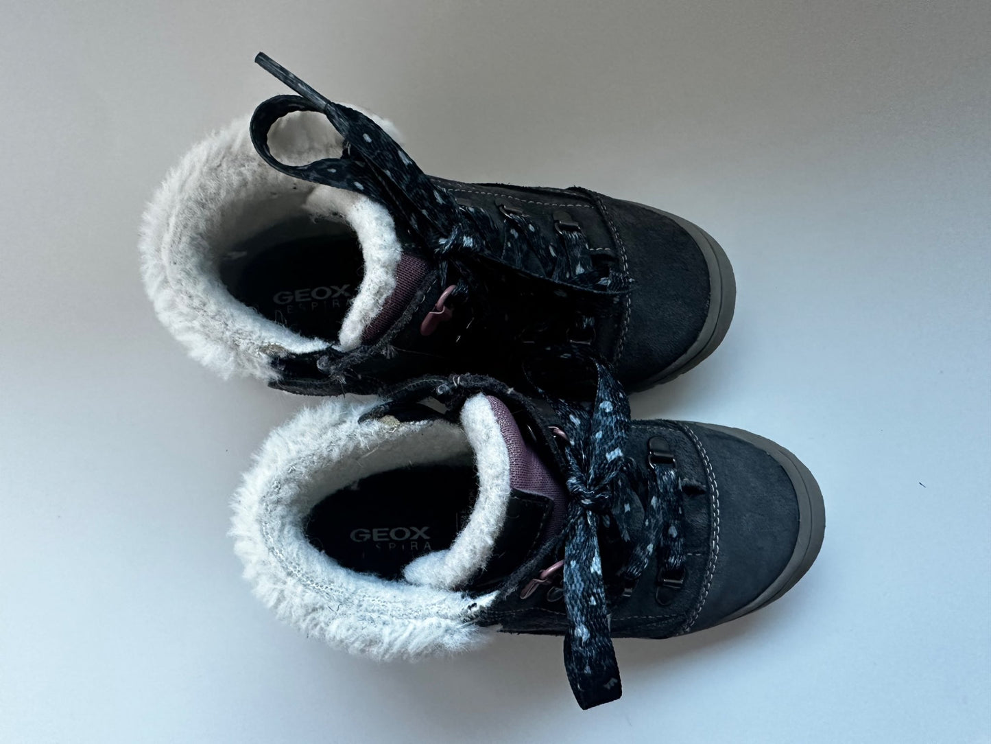 Geox lined girl shoes size 27, Shoes 10 (Toddler:2-4yr)