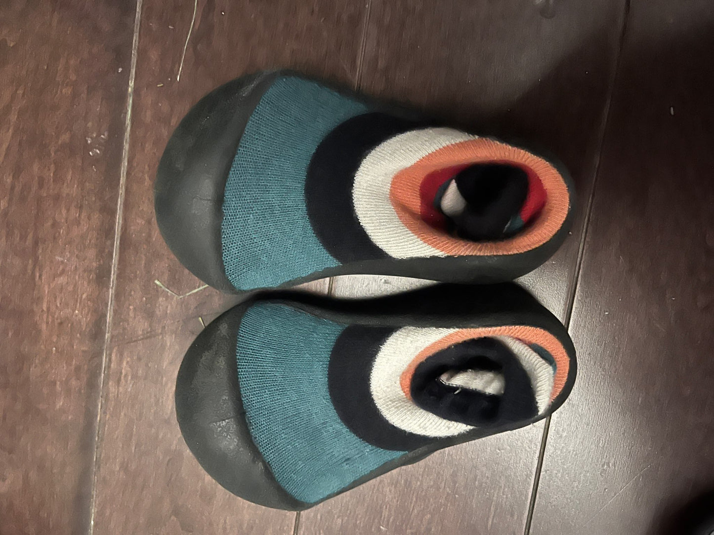 Baby shoes wide toe, Shoes 6.5 (Walkers:12-24 mth)