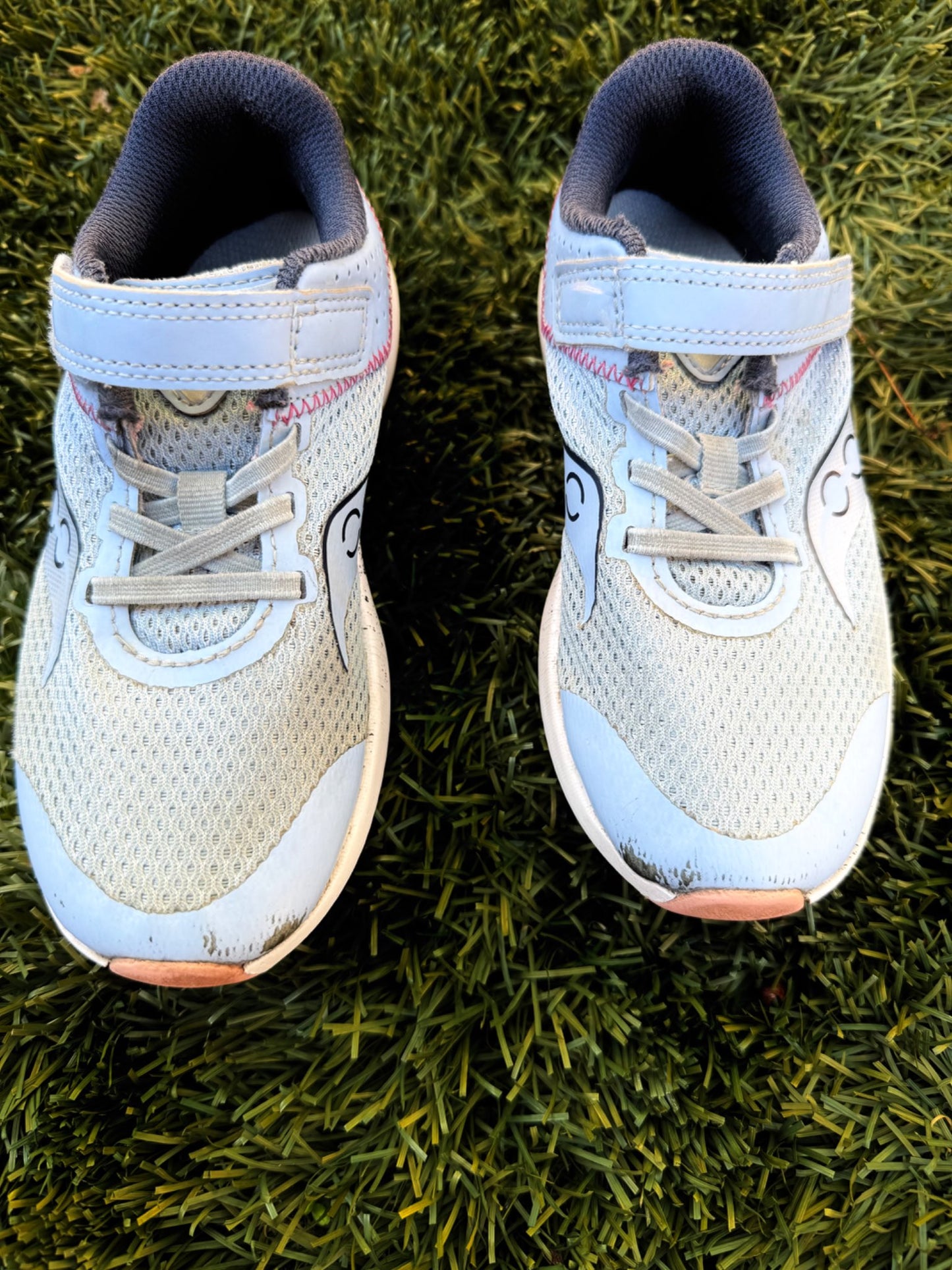 Saucony girls runners - size 12.5 , Shoes 12.5 (Kids:4-8yr)