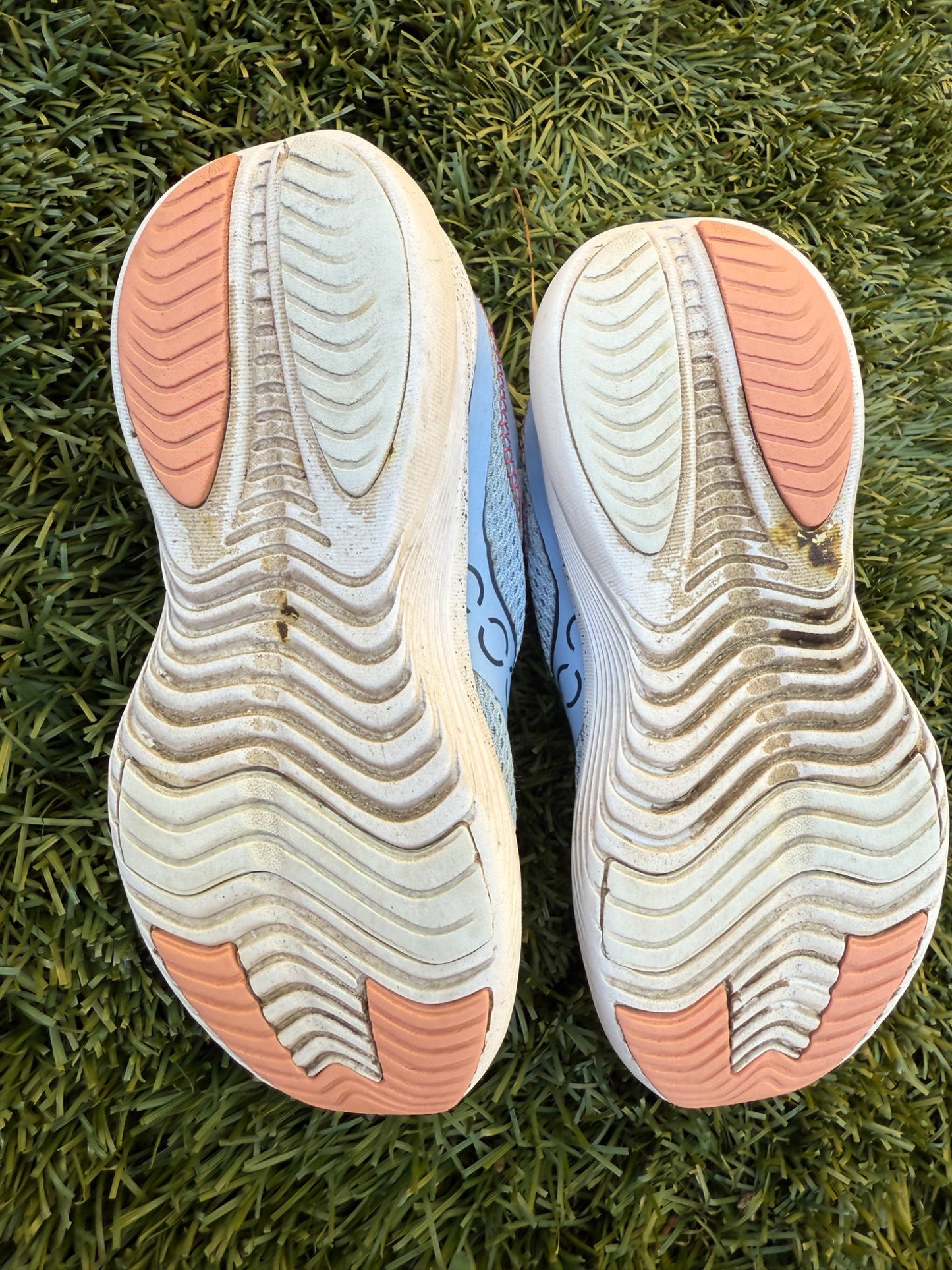 Saucony girls runners - size 12.5 , Shoes 12.5 (Kids:4-8yr)