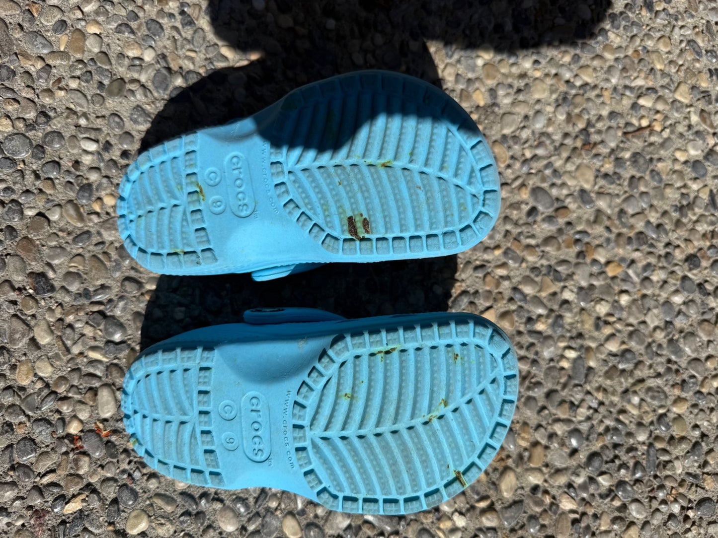 Crocs size 9 VGUC (grass stain only inside footbed), Shoes 9 (Toddler:2-4yr)