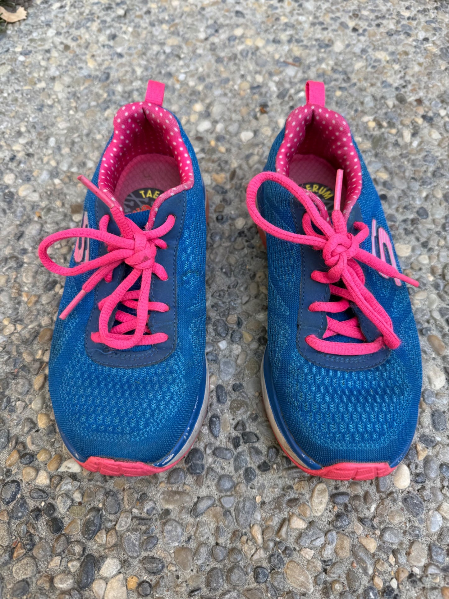 Girls size 13.5 Sketchers VGUC, Shoes 13.5 (Kids:4-8yr)
